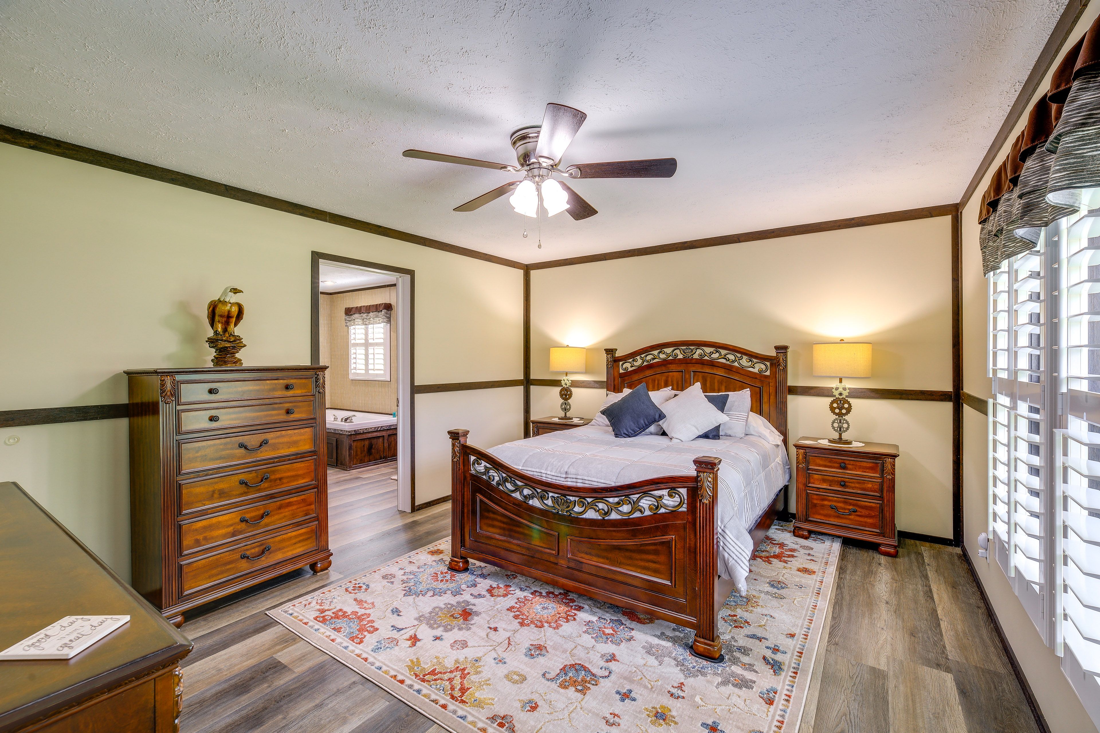 Bedroom 3 | Queen Bed