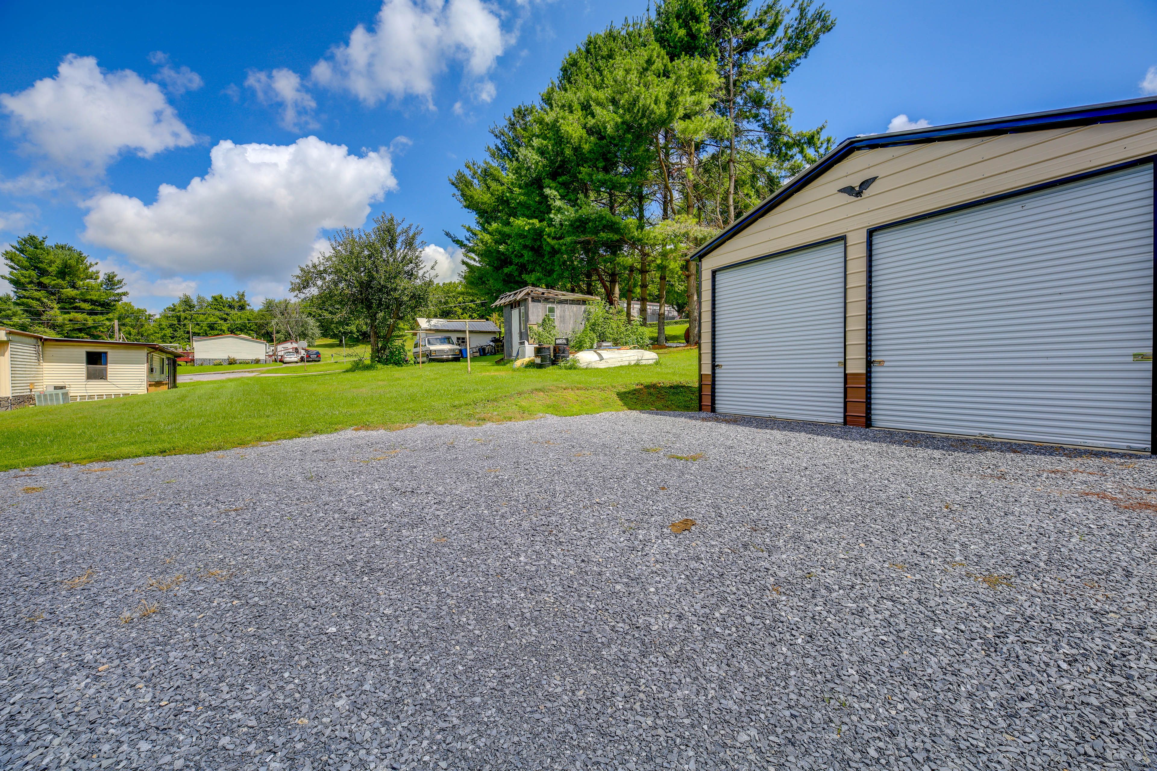 Parking | Gravel Driveway (3 Vehicles)
