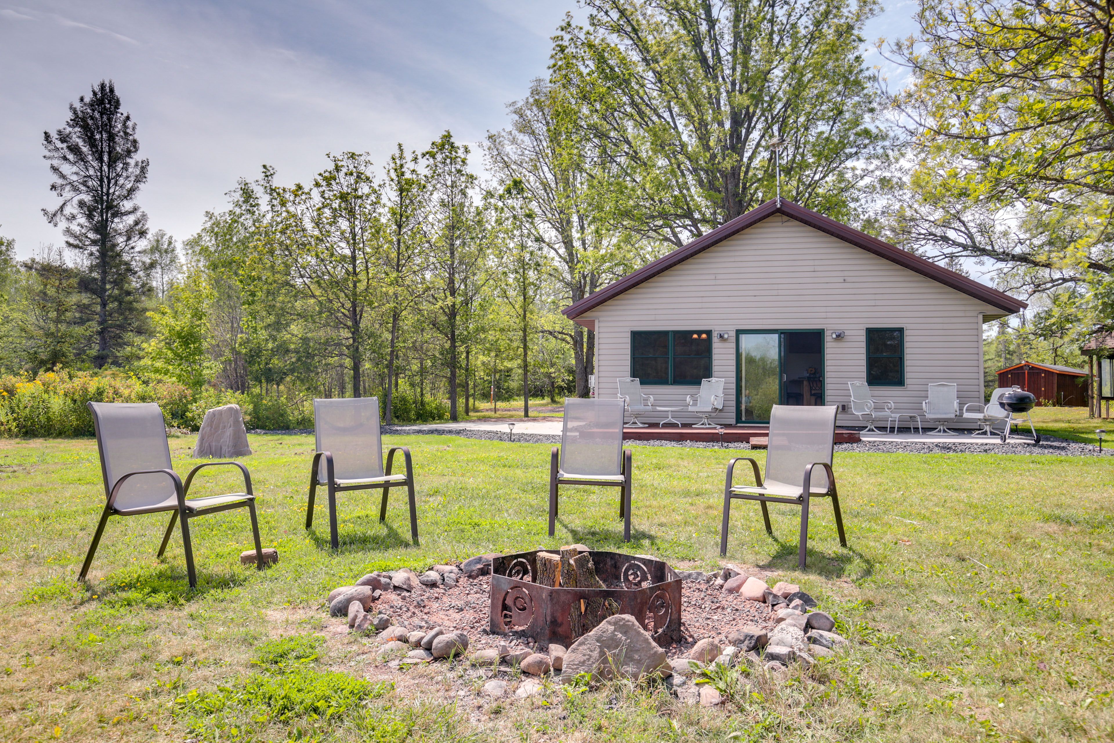 Yard | Fire Pit (Bring Your Own Wood)