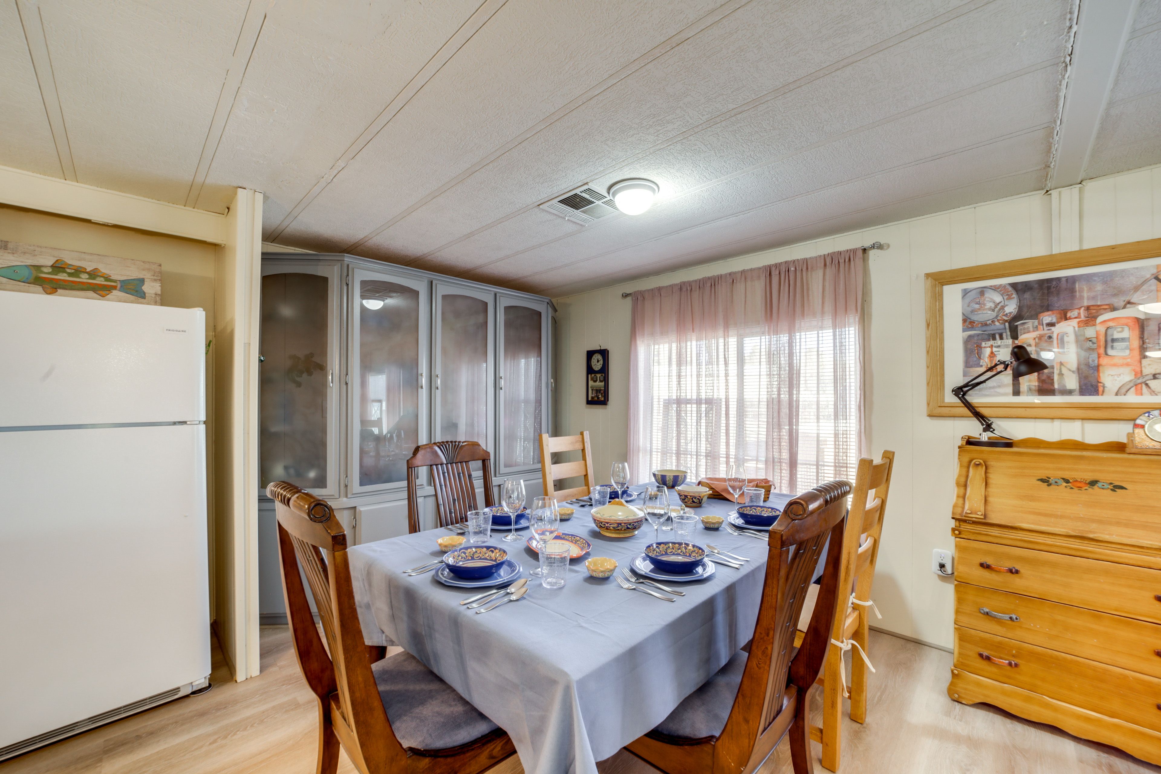 Dining Area | Dishware/Flatware | High Chair