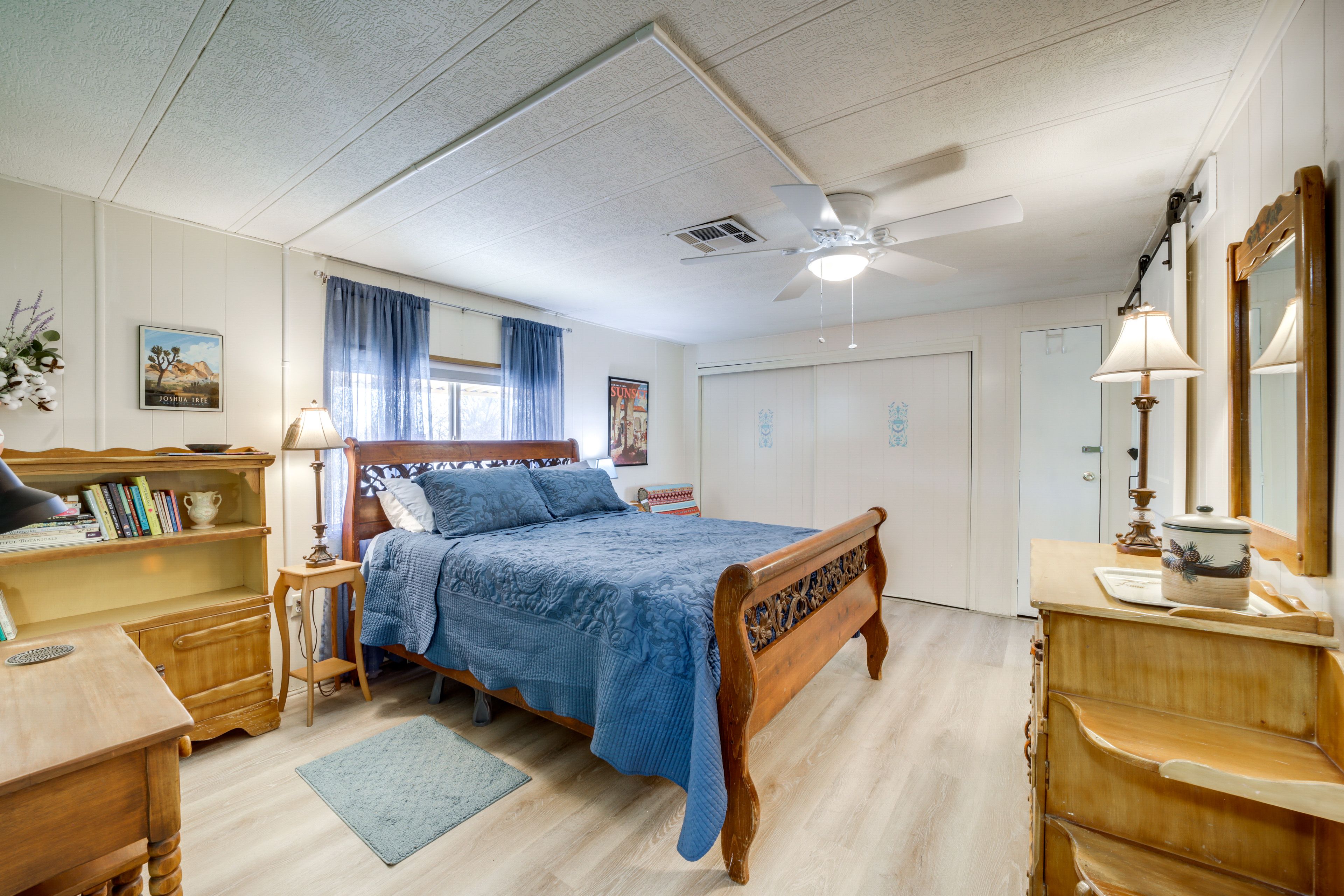 Bedroom 1 | Queen Bed