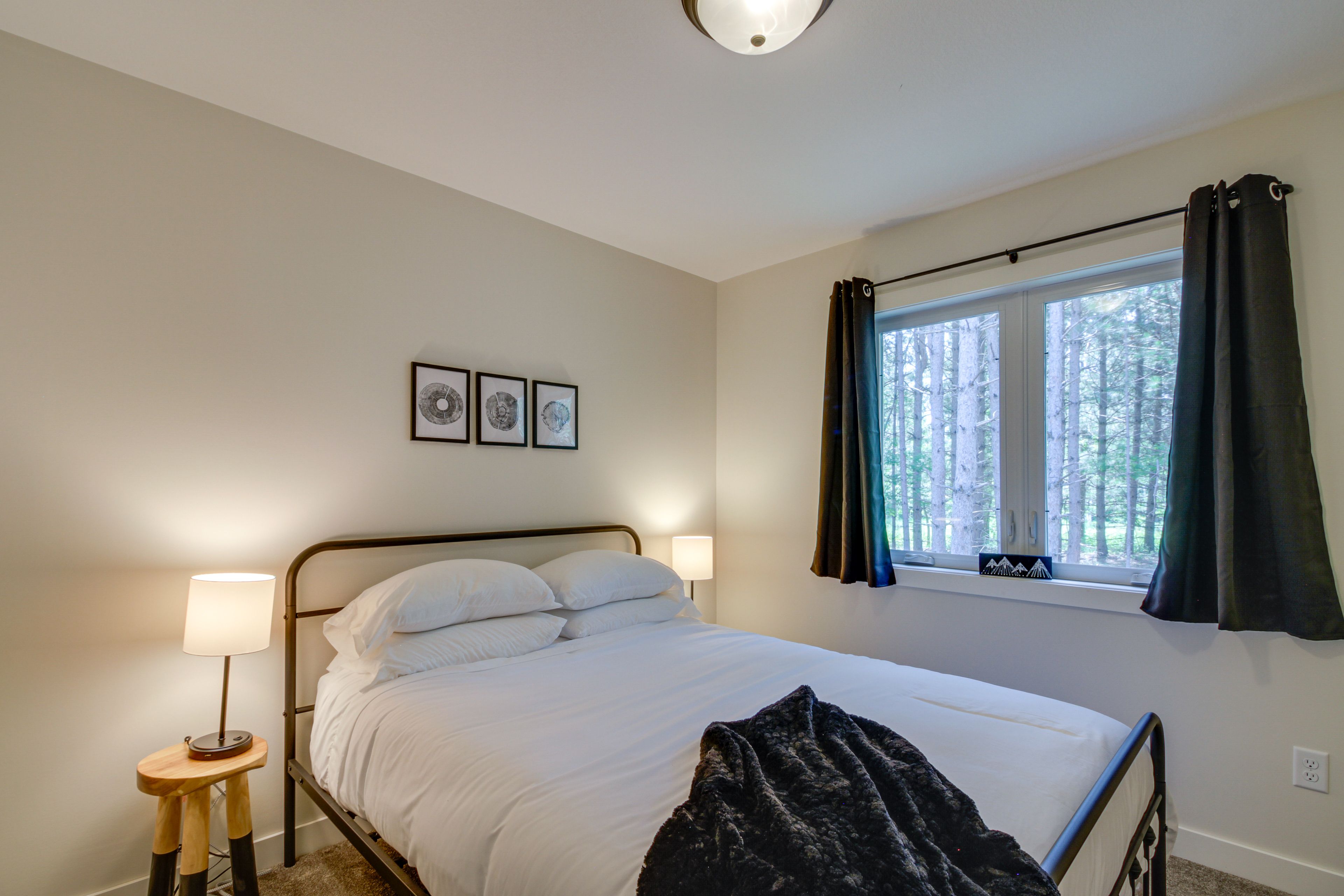 Bedroom 1 | Queen Bed | Linens Provided