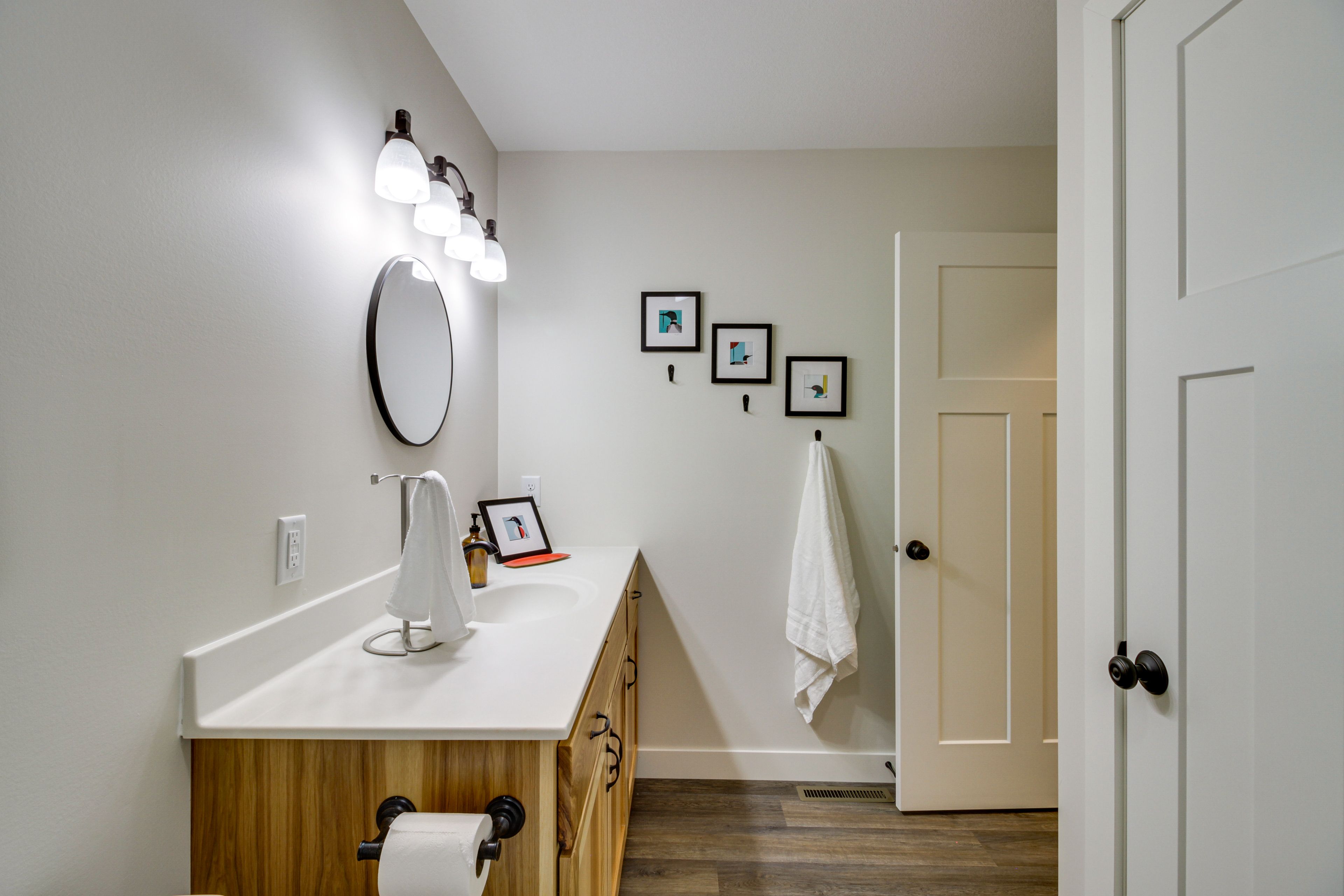 Full Bathroom | Towels Provided | Complimentary Toiletries