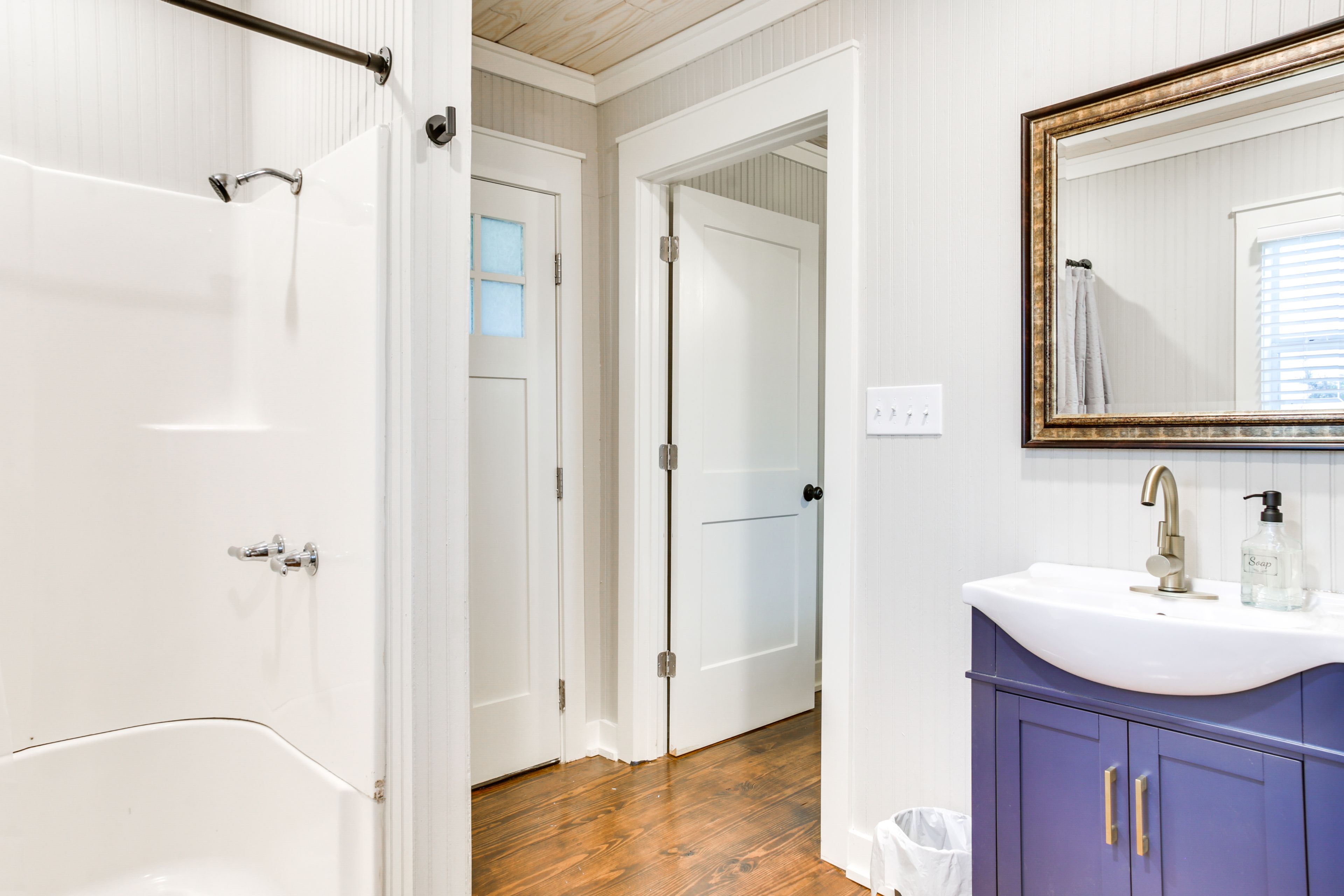 En-Suite Bathroom | Towels Provided | Washer & Dryer
