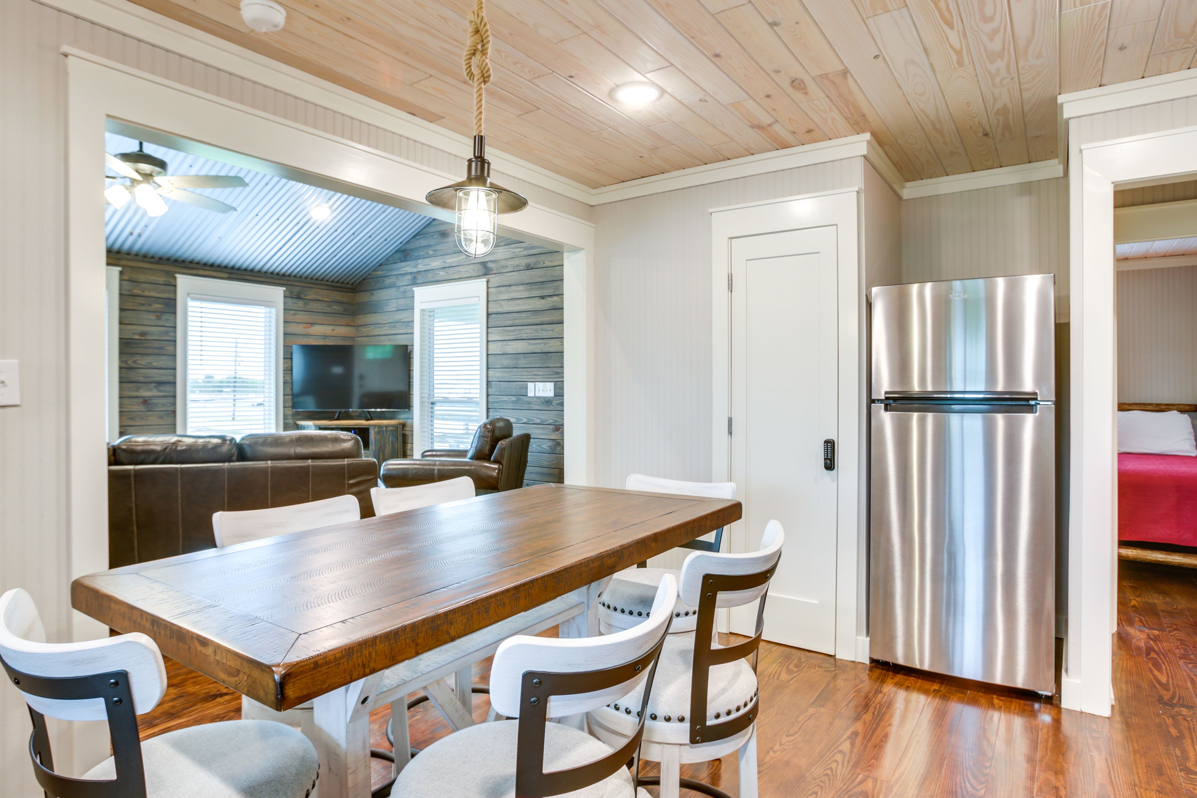 Dining Area | Dishware & Flatware Provided