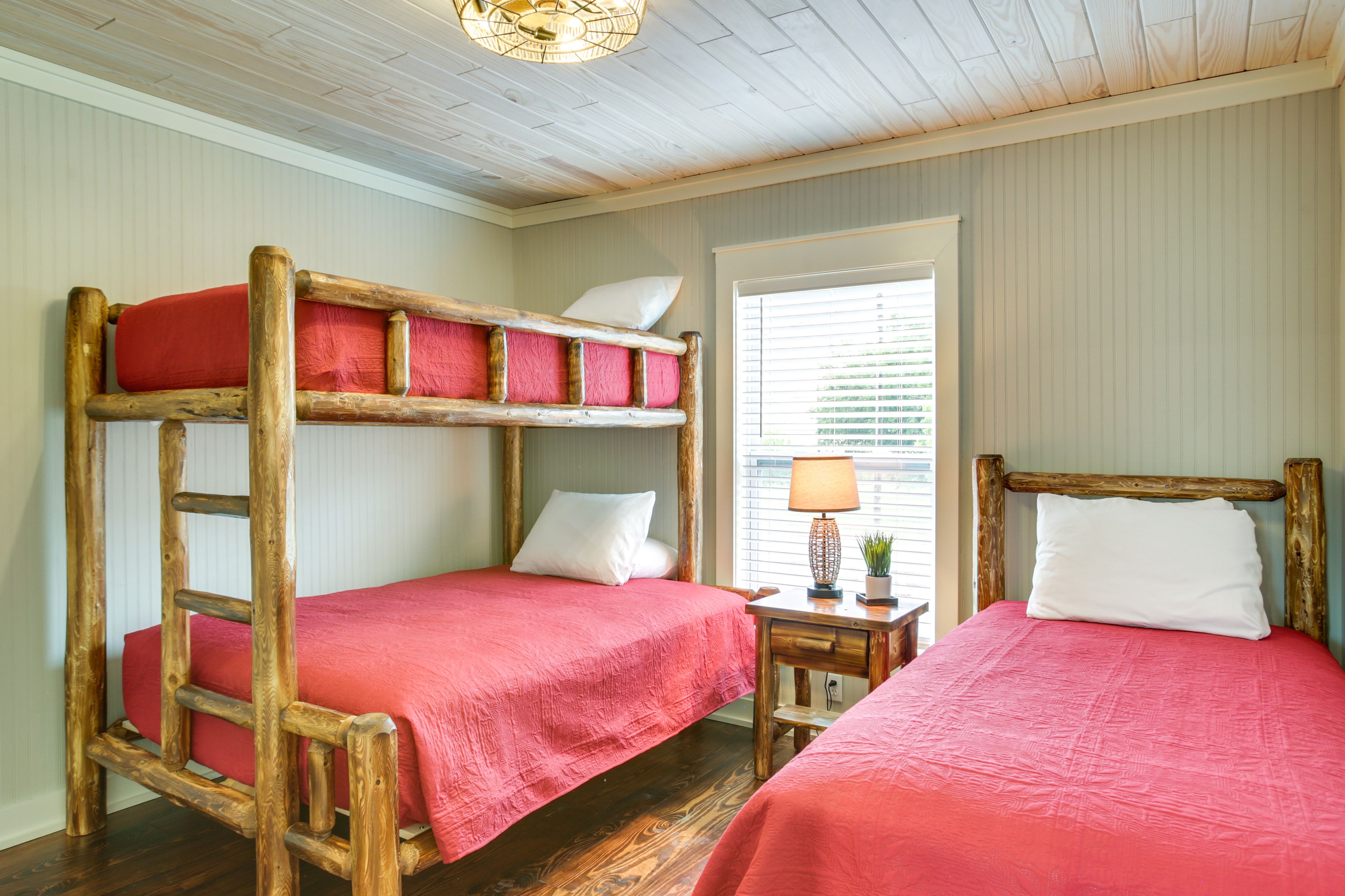 Bedroom 2 | Twin/Full Bunk Bed | Twin Bed