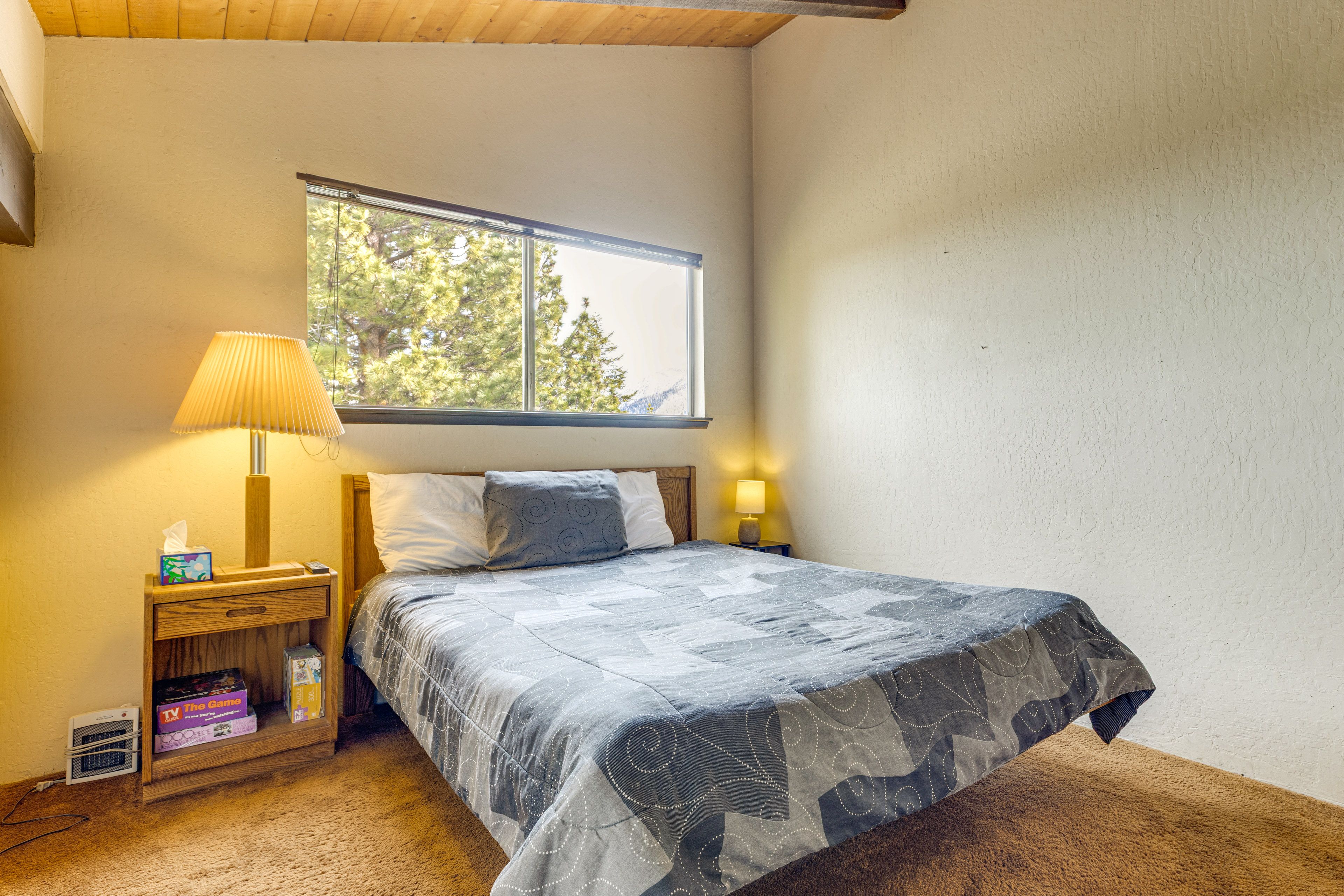 Bedroom | 2nd Floor | Queen Bed