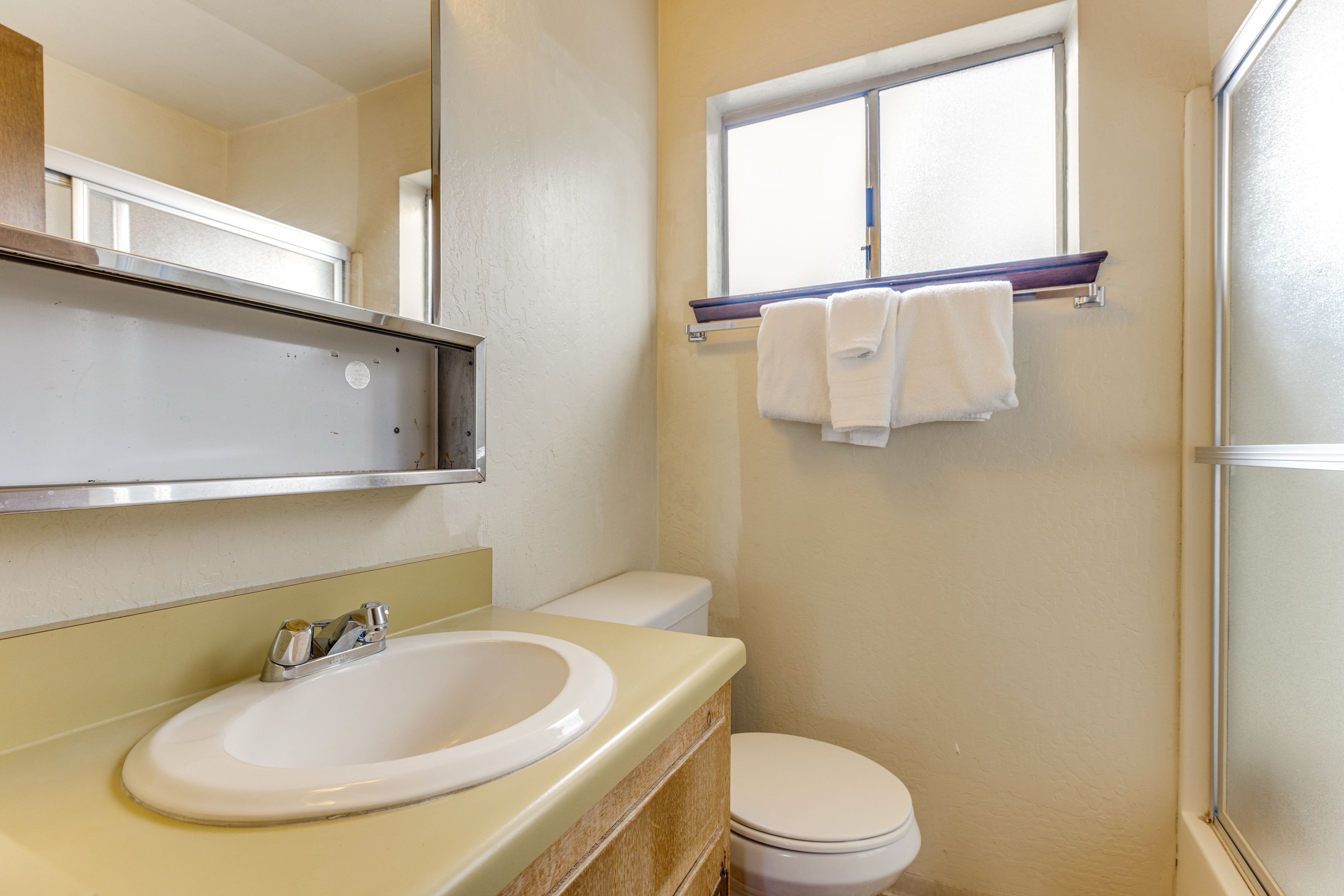 Full Bathroom | 2nd Floor