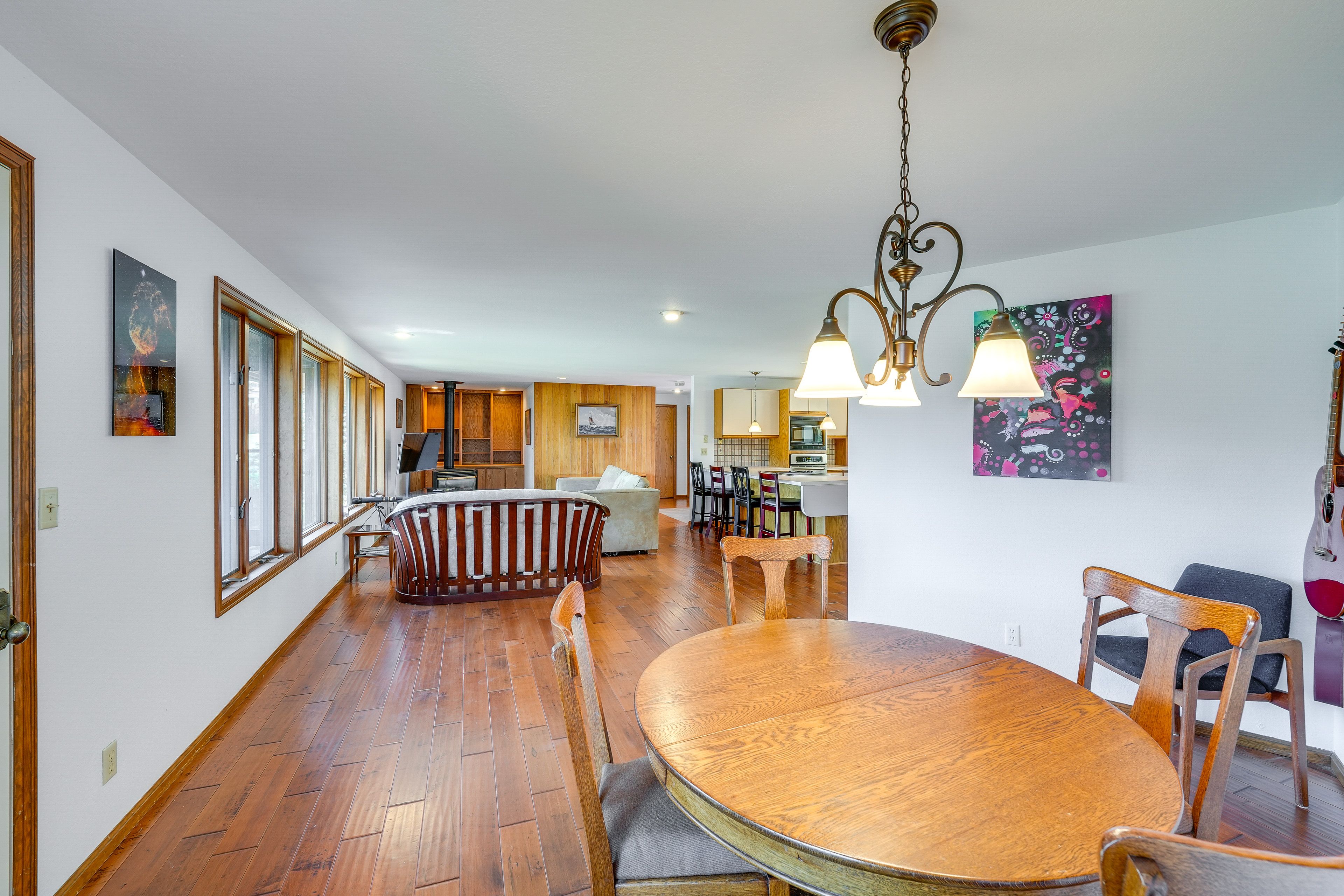 Dining Area | Dishware & Flatware Provided