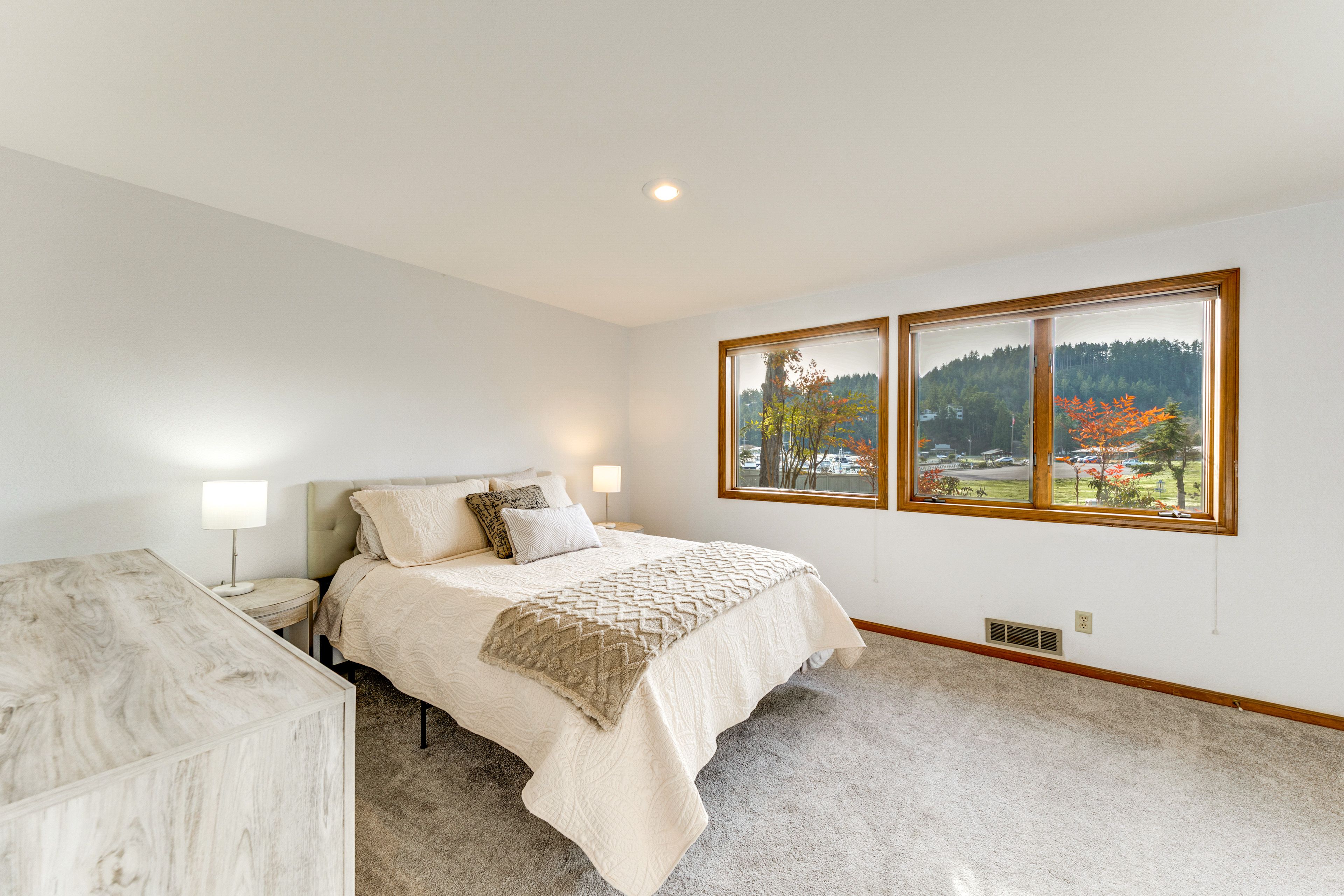 Bedroom 2 | Queen Bed | Ground Floor