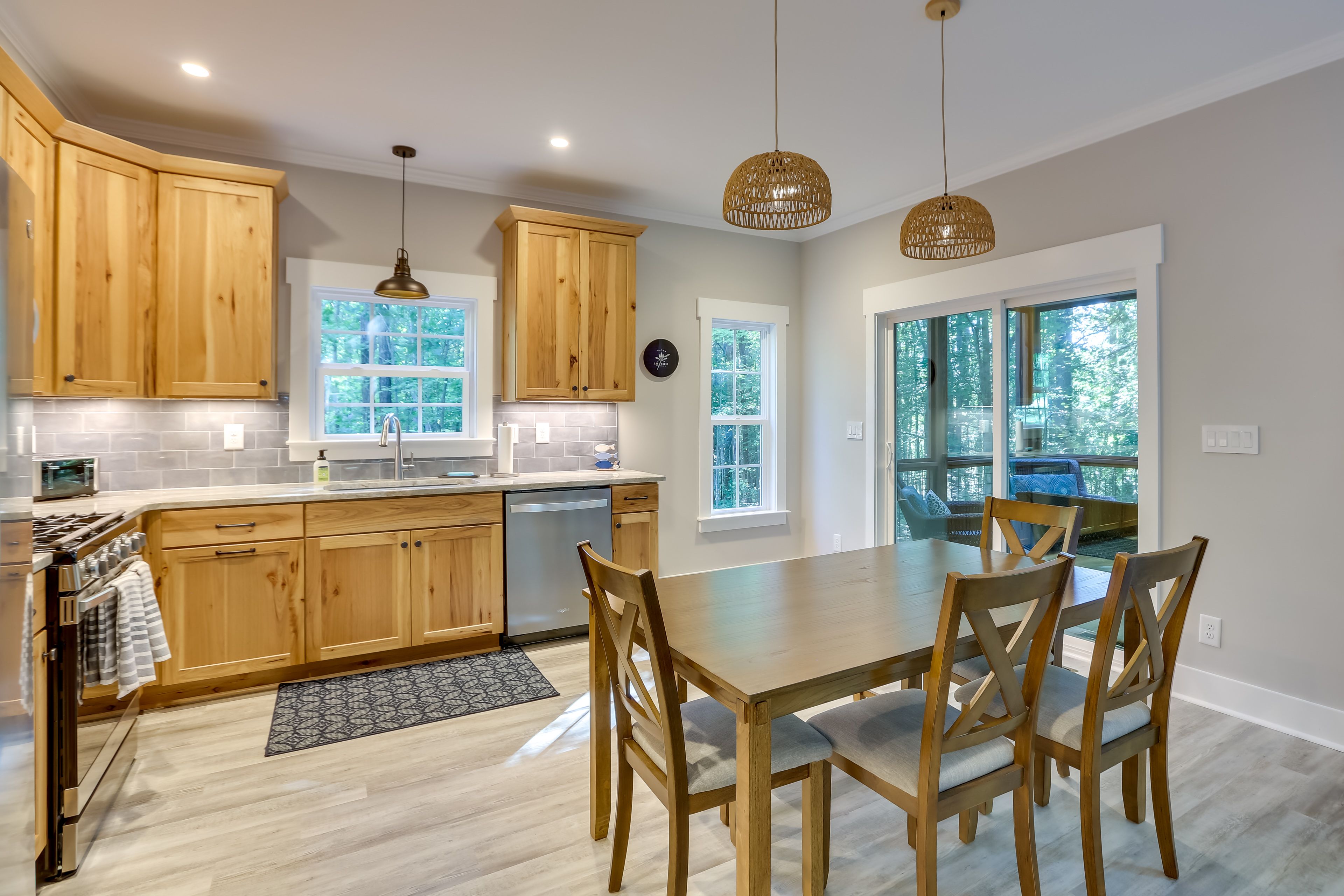Dining Area | Dishware/Flatware Provided