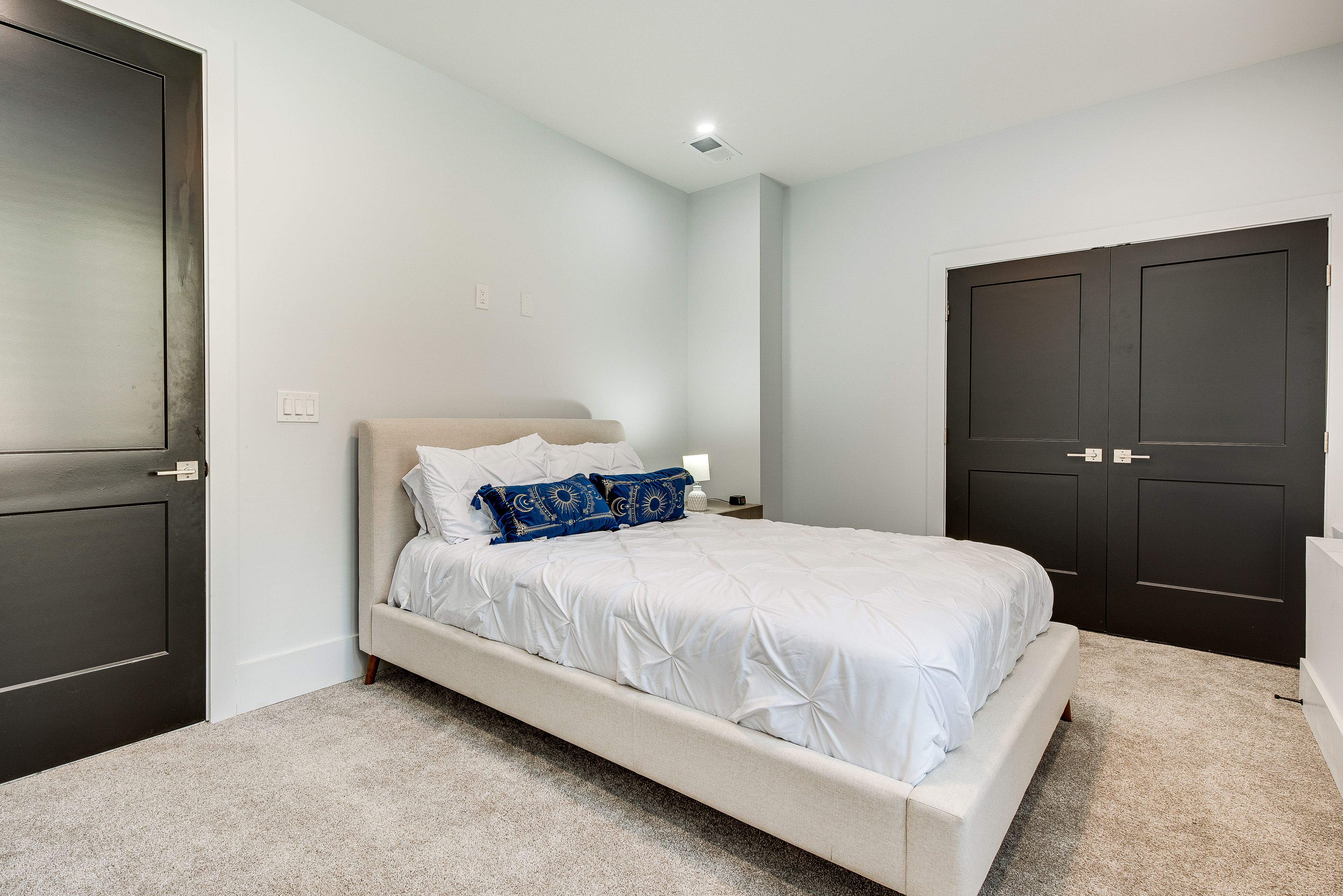 Bedroom 2 | Queen Bed