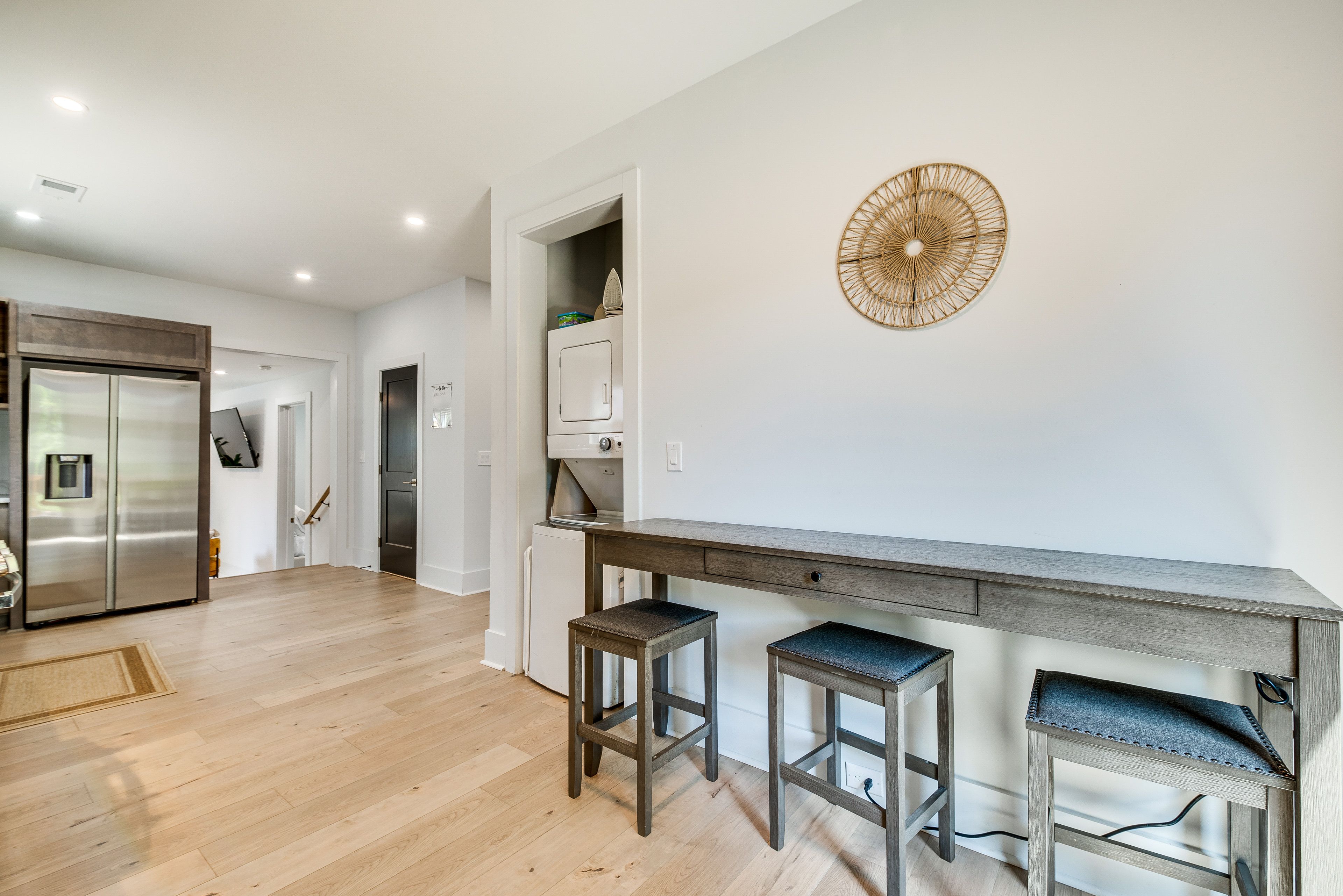 Dining Area | Breakfast Bar | Dishware/Flatware | Washer/Dryer