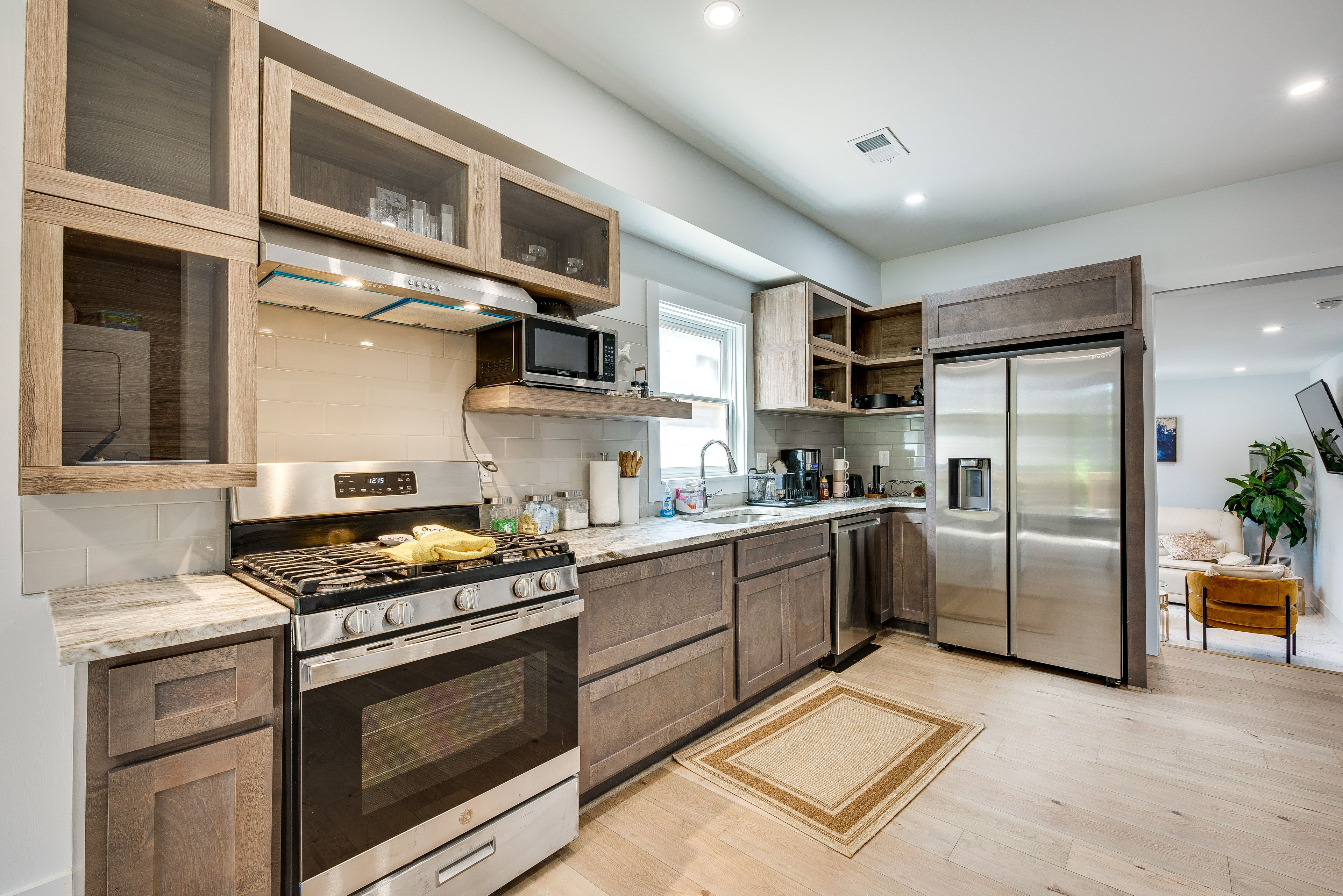 Kitchen | Stainless Steel Appliances w/ Dishwasher | Free WiFi