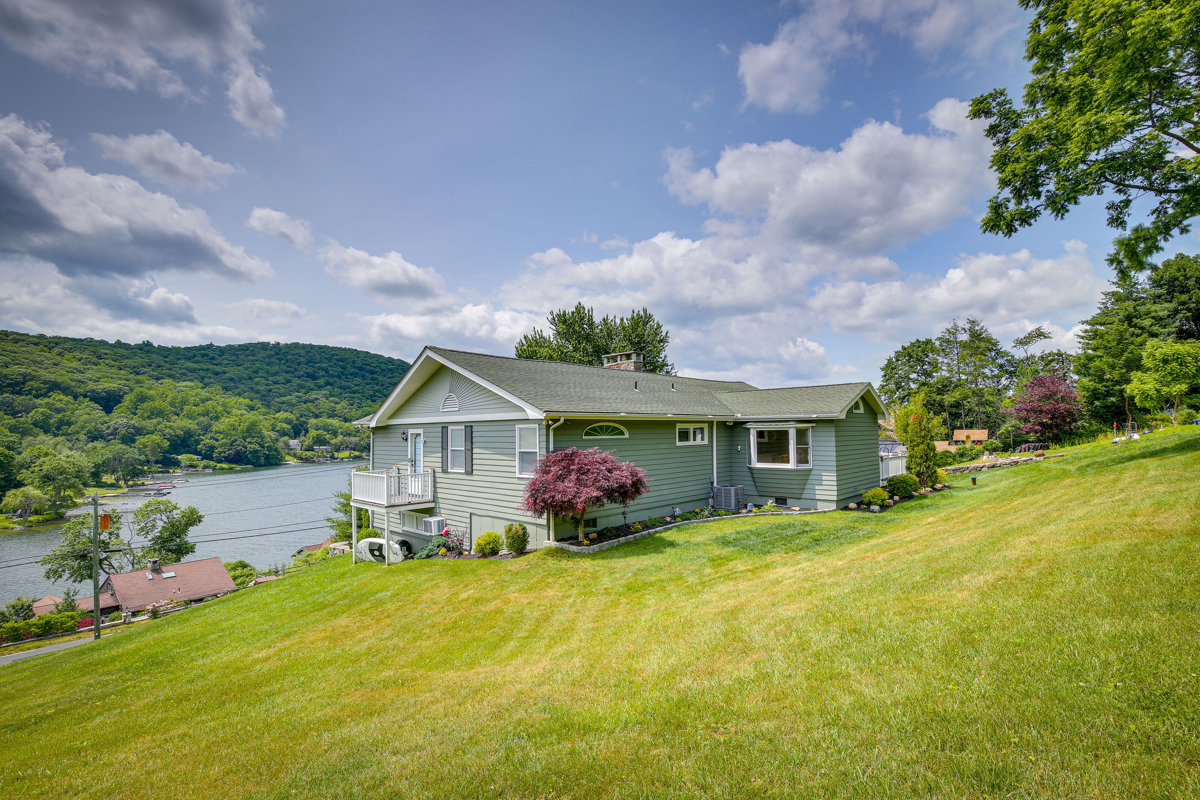 New Fairfield Vacation Rental | 1BR | 1BA | 710 Sq Ft | 1 Half Step to Enter