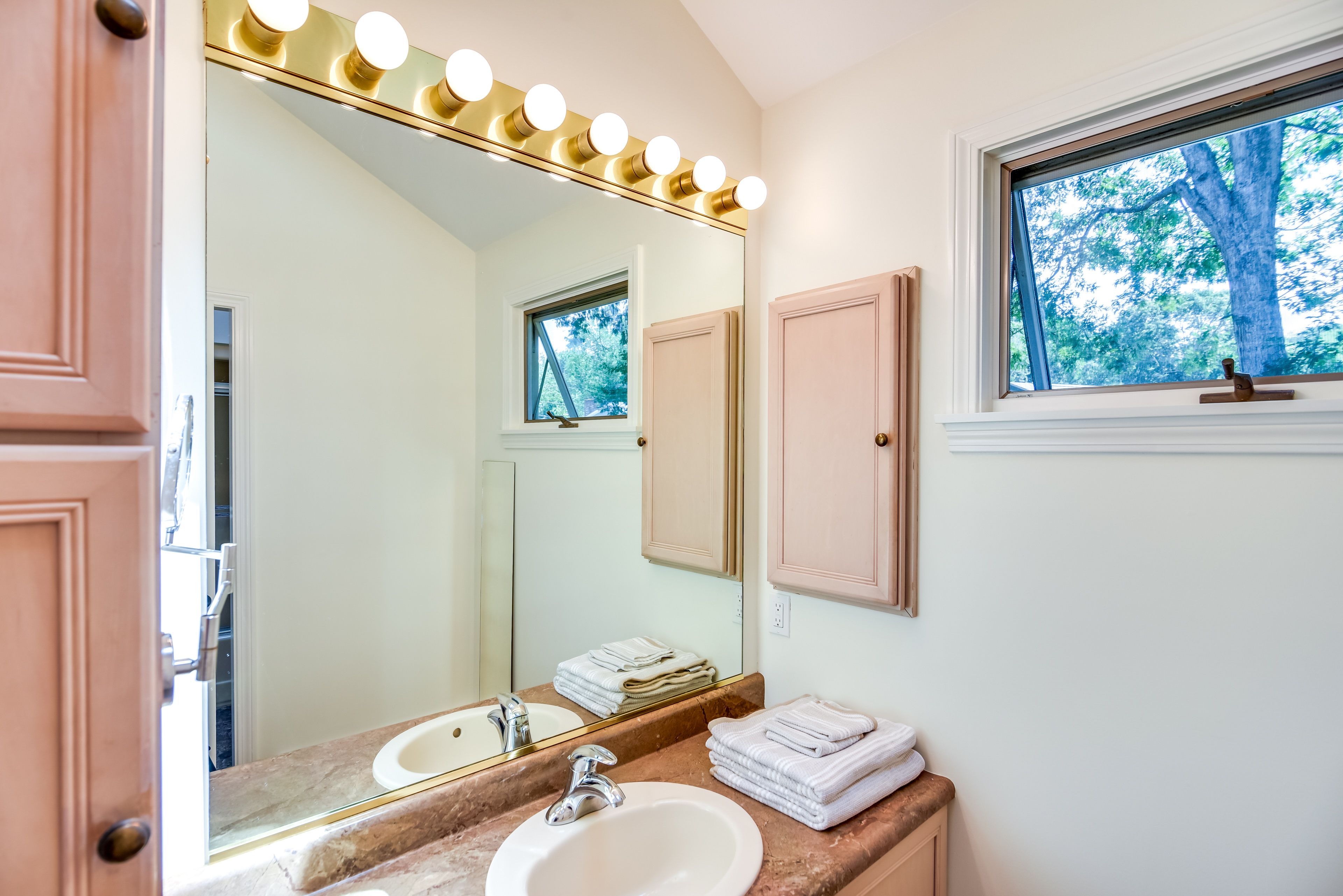 En-Suite Bathroom | Complimentary Toiletries | Towels Provided
