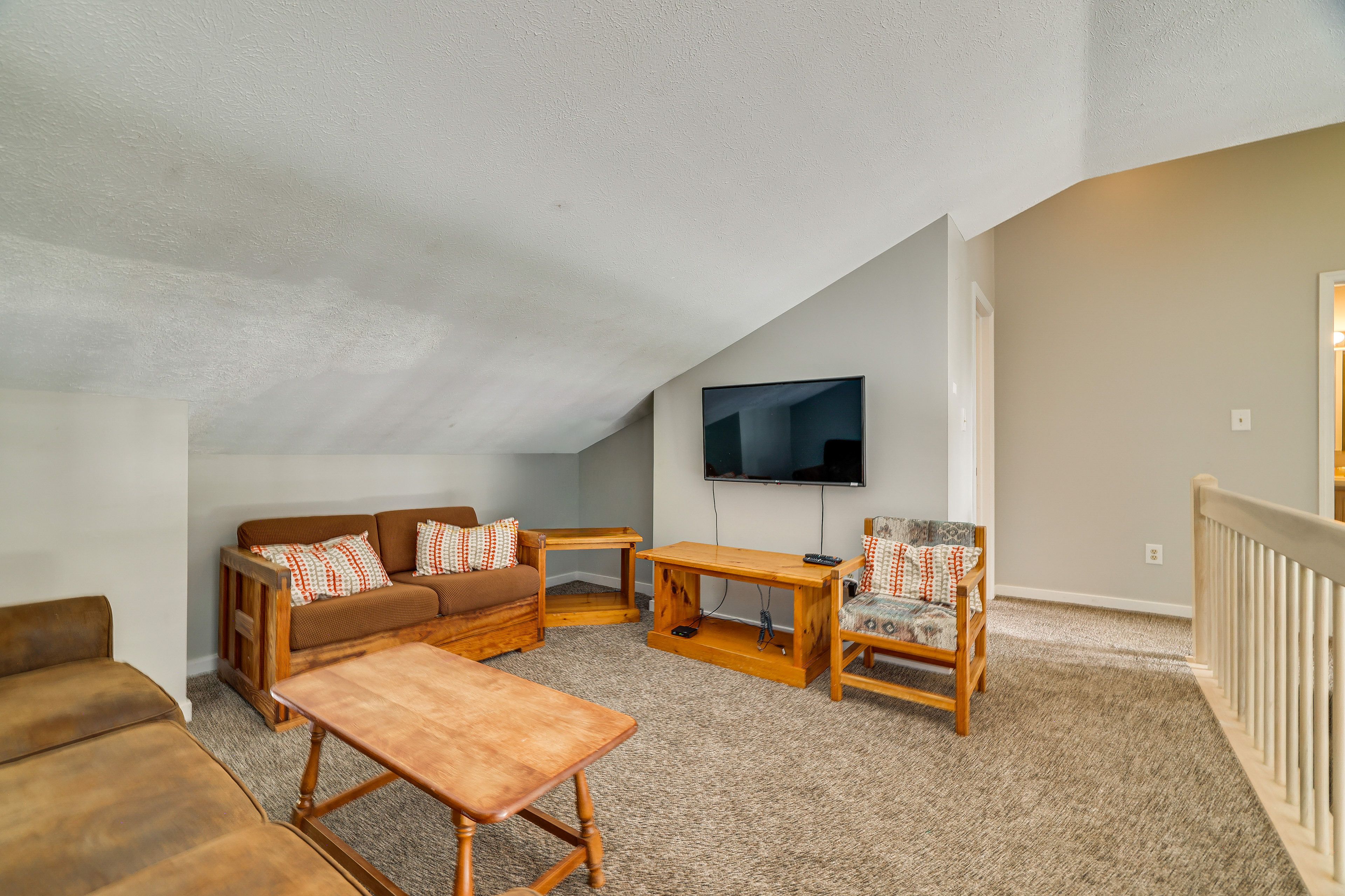 Living Room (Loft) | Queen Sleeper Sofa