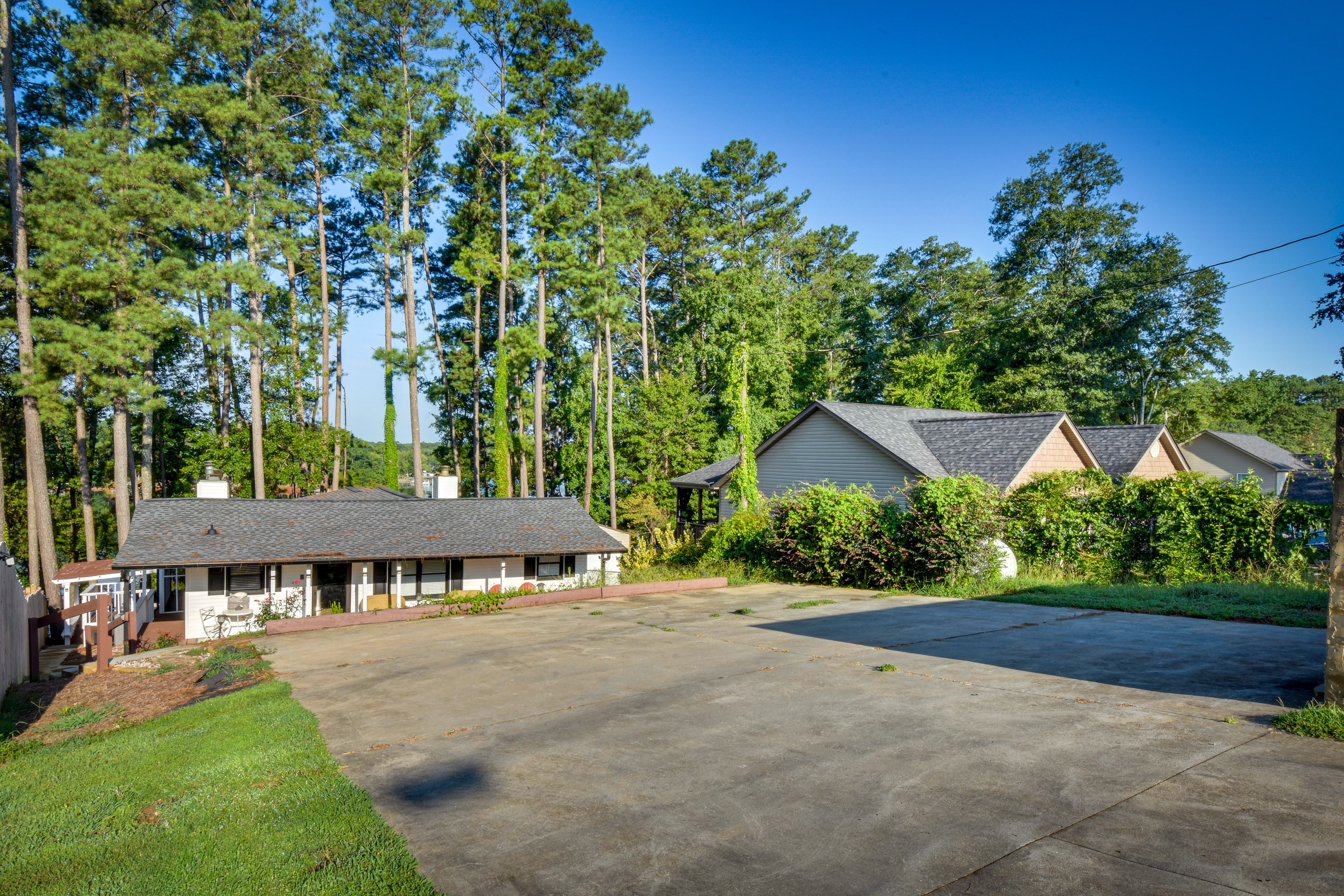 Parking | Driveway (3 Vehicles) | RV/Trailer Parking