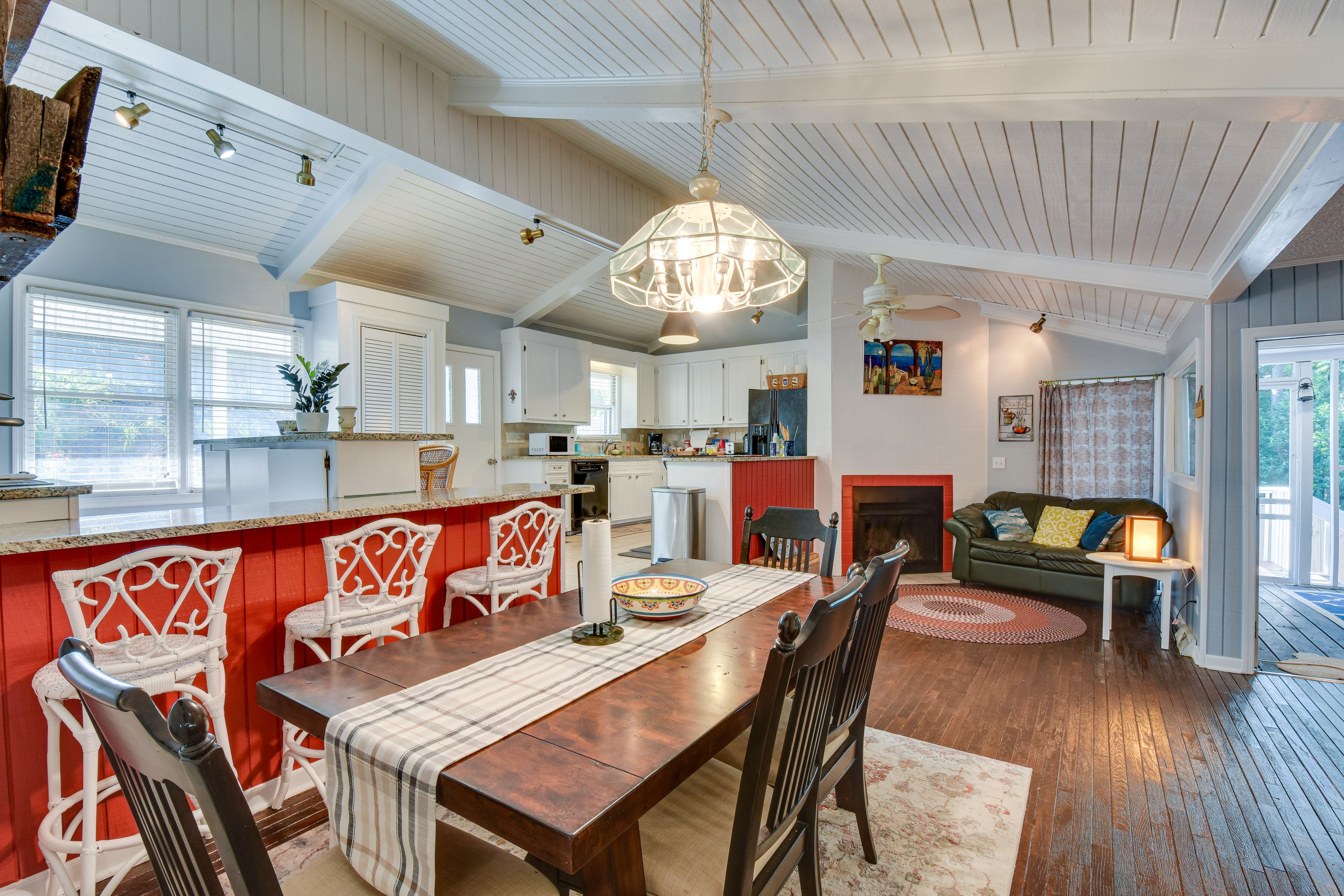 Townville Vacation Rental | 3BR | 2.5BA | 2,022 Sq Ft | Access Only By Stairs