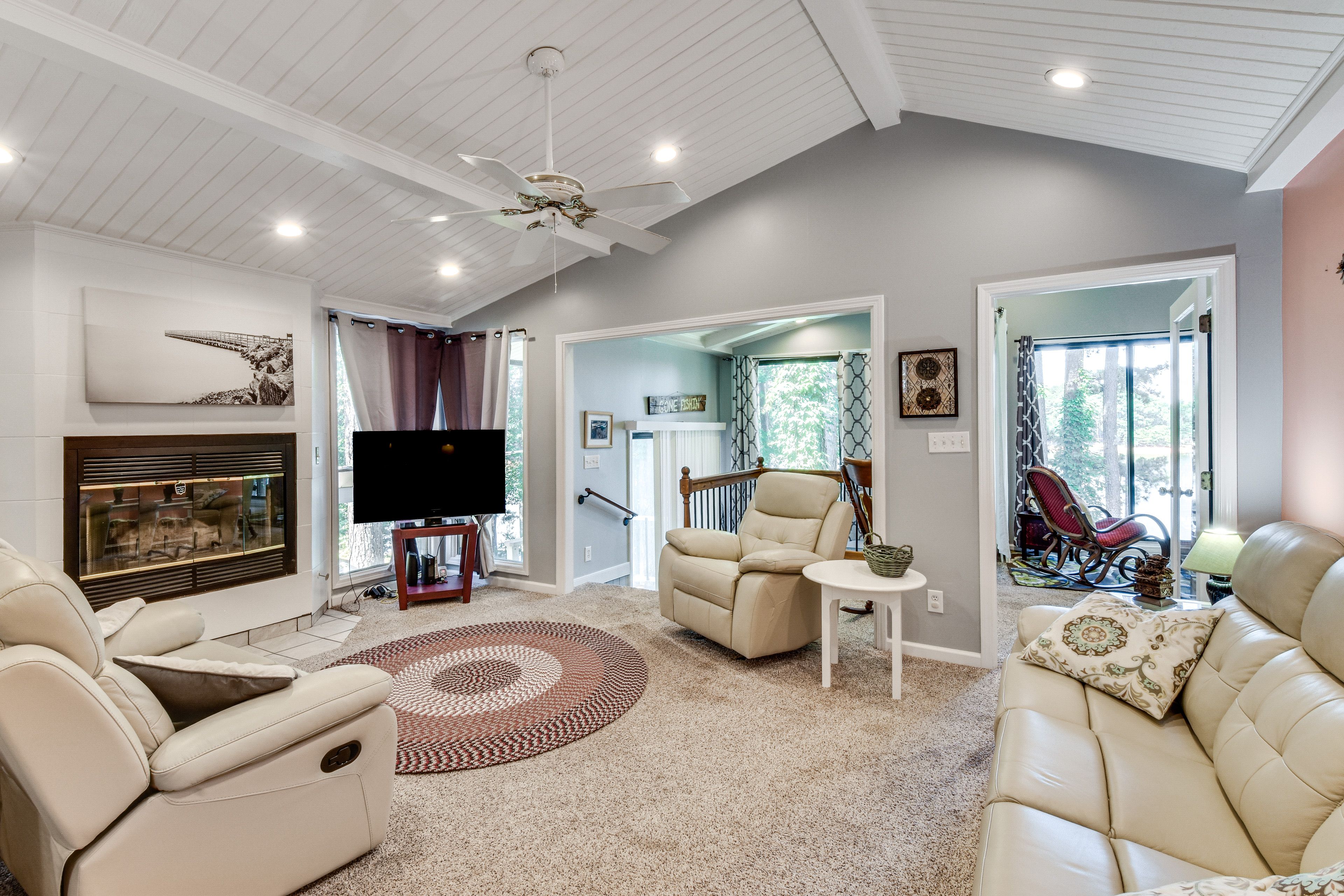 Living Room | Free WiFi | Smart TV