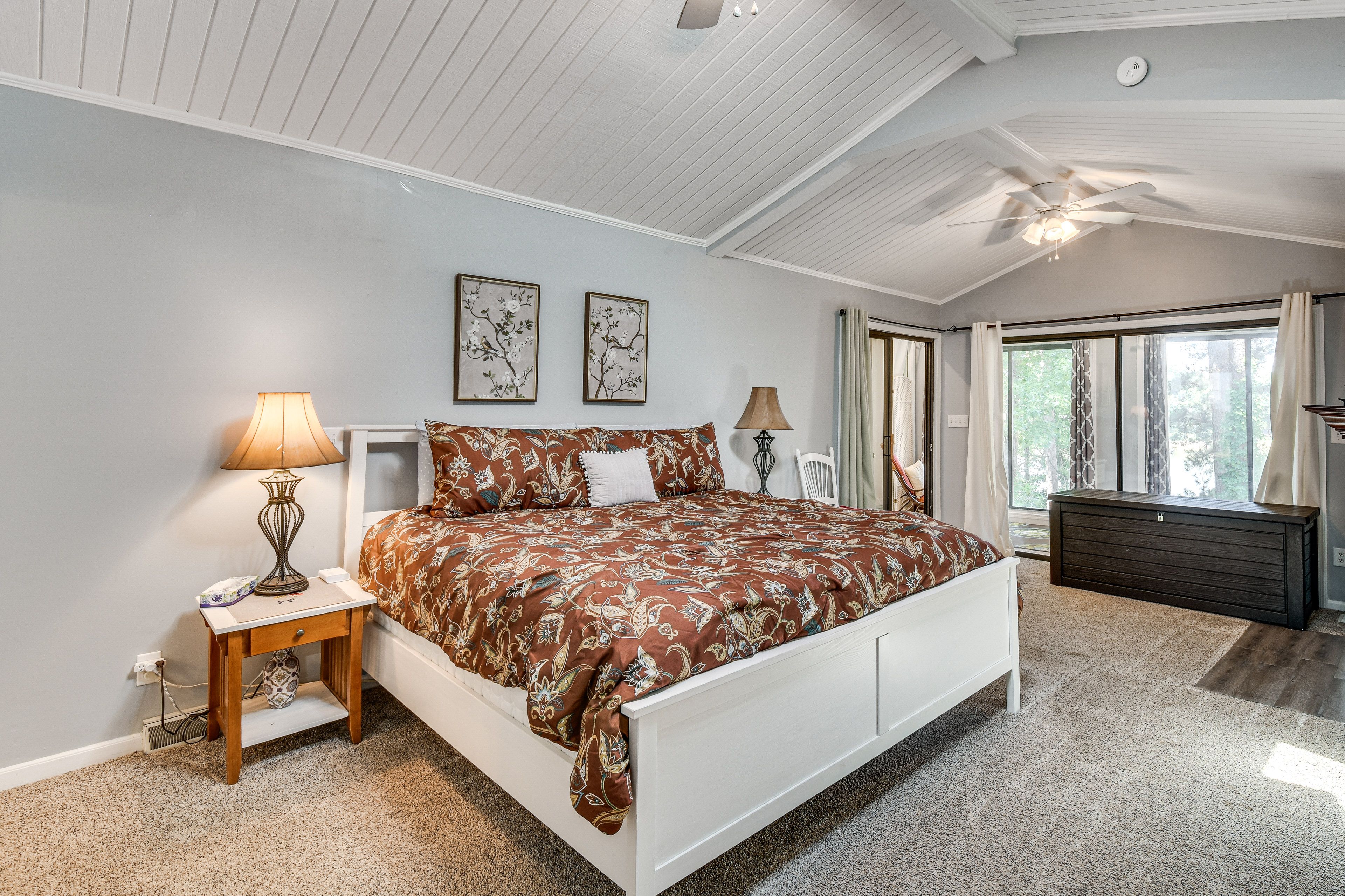 Bedroom 1 | King Bed | Linens Provided