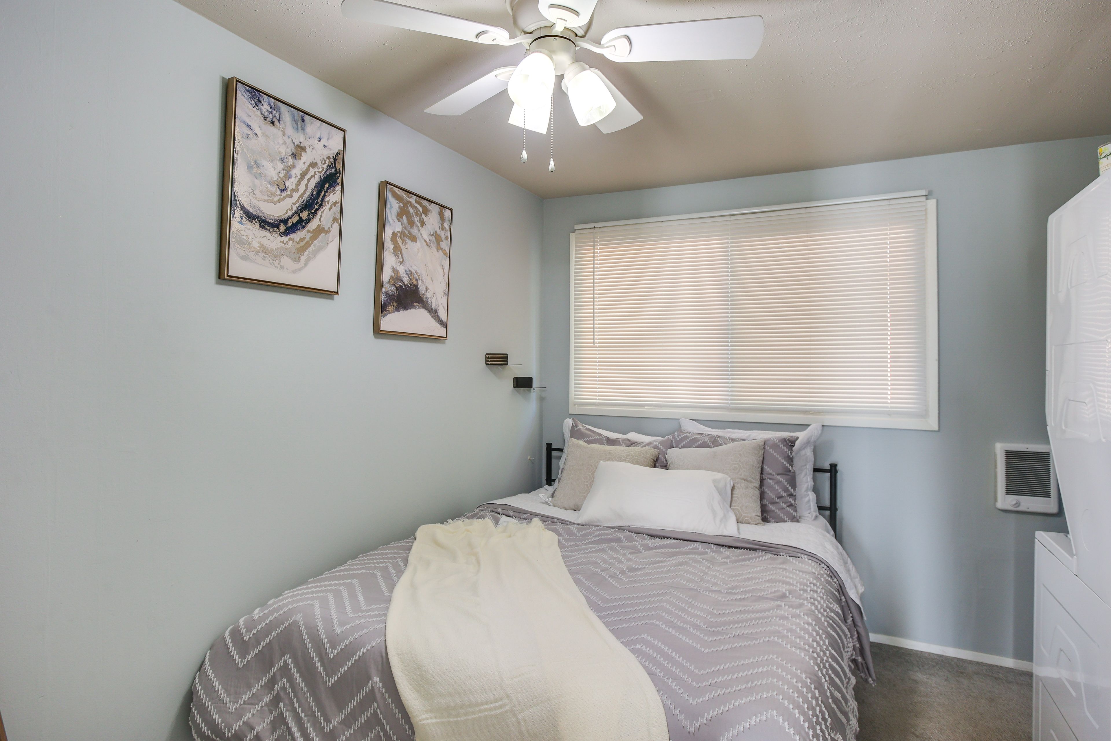 Bedroom | Queen Bed | Linens Provided | Washer & Dryer