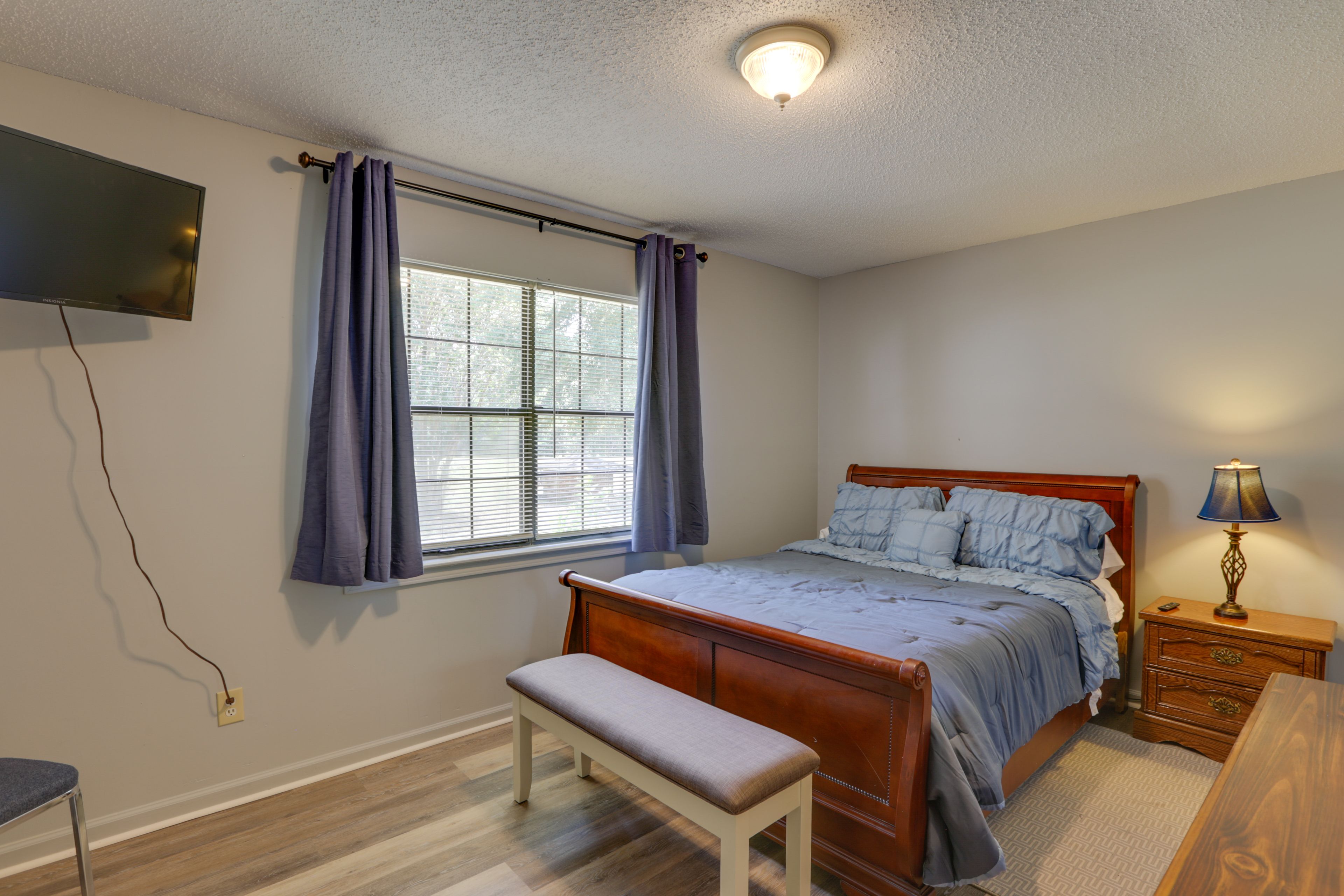 Bedroom 2 | Queen Bed