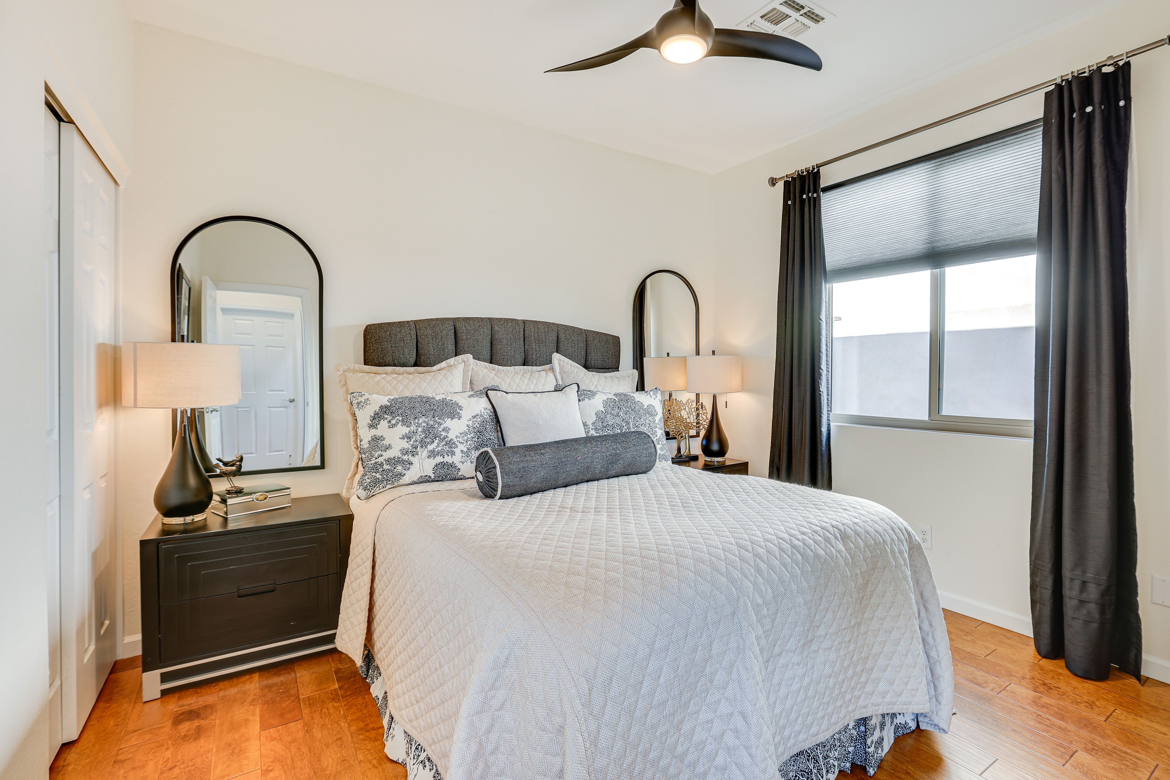 Bedroom 2 | Queen Bed