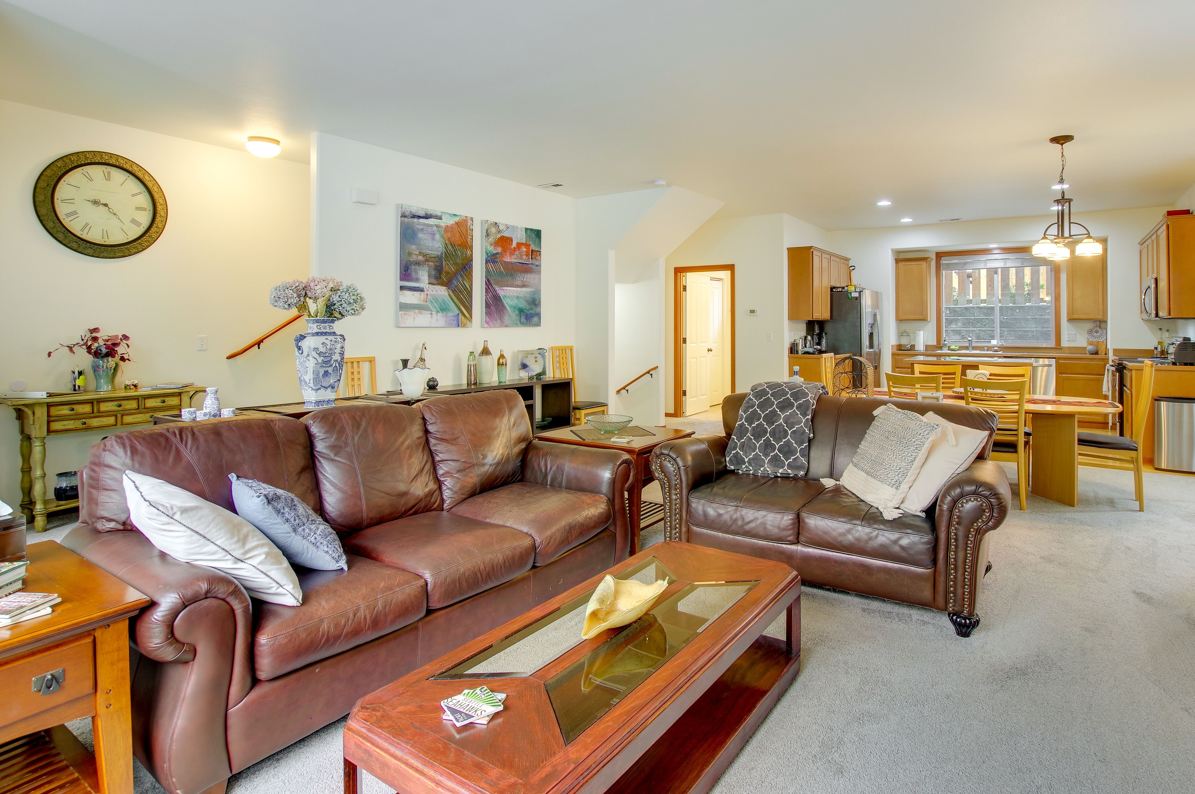 Living Room | Free WiFi | No A/C | Washer/Dryer | Home Gym