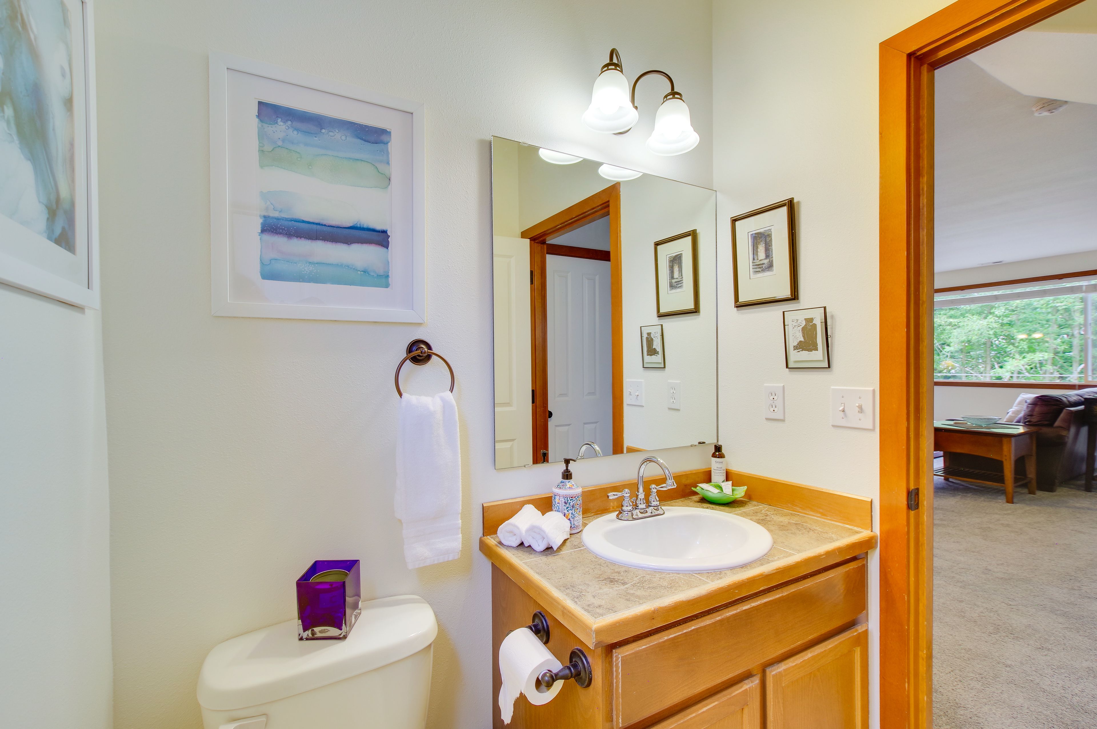 Half Bathroom | 2nd Floor