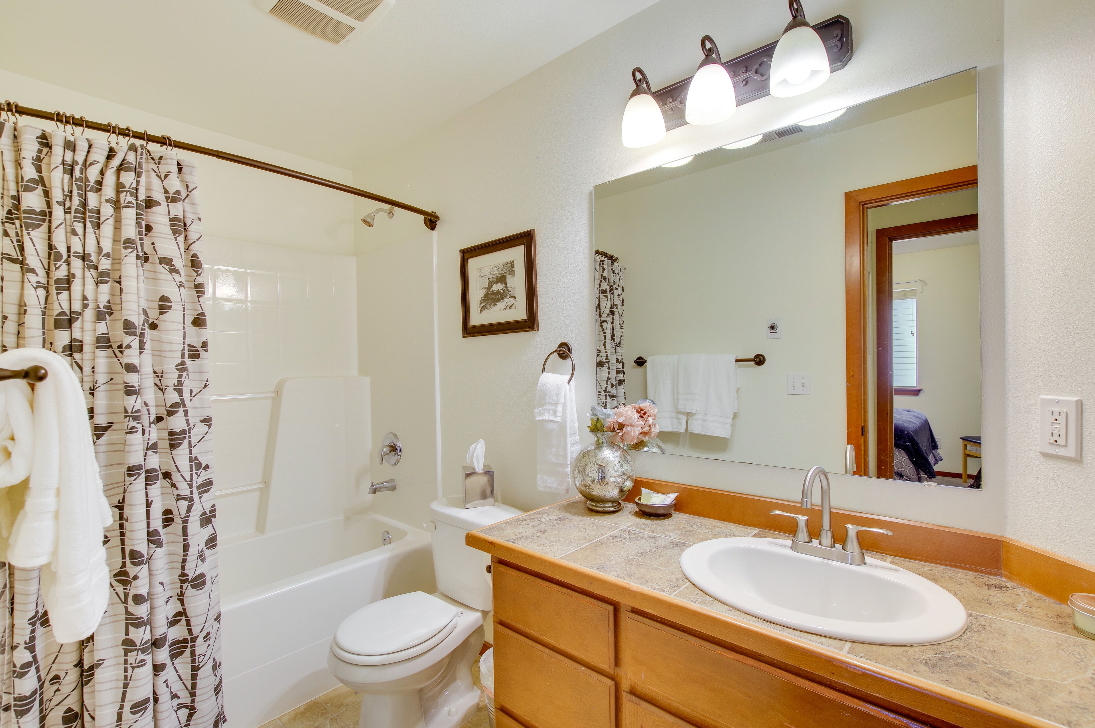 Bathroom | 3rd Floor | Shower/Tub Combo | Complimentary Toiletries | Hair Dryers