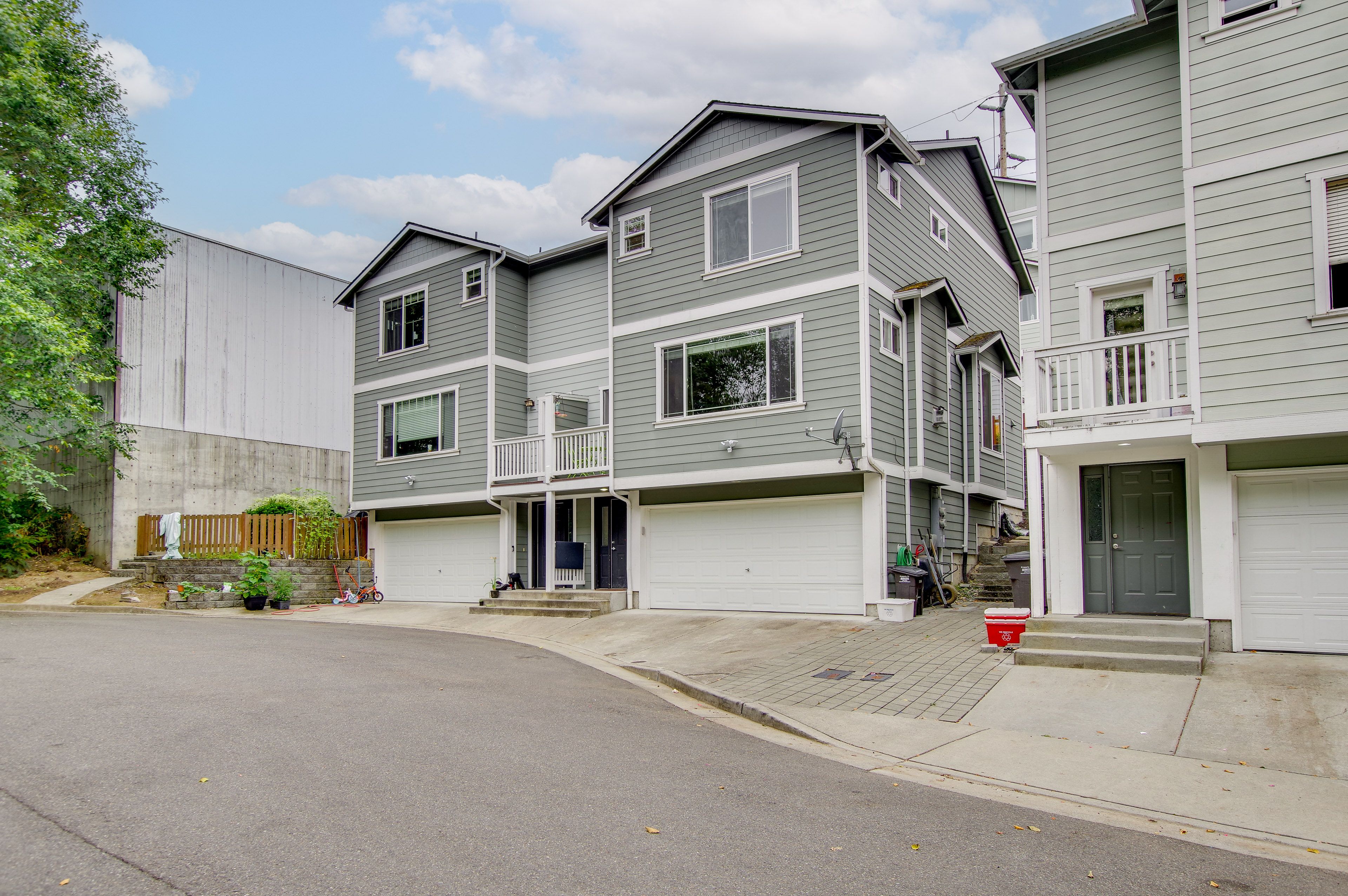 Everett Vacation Rental | 2BR | 2.5BA | Stairs Required | 1,800 Sq Ft