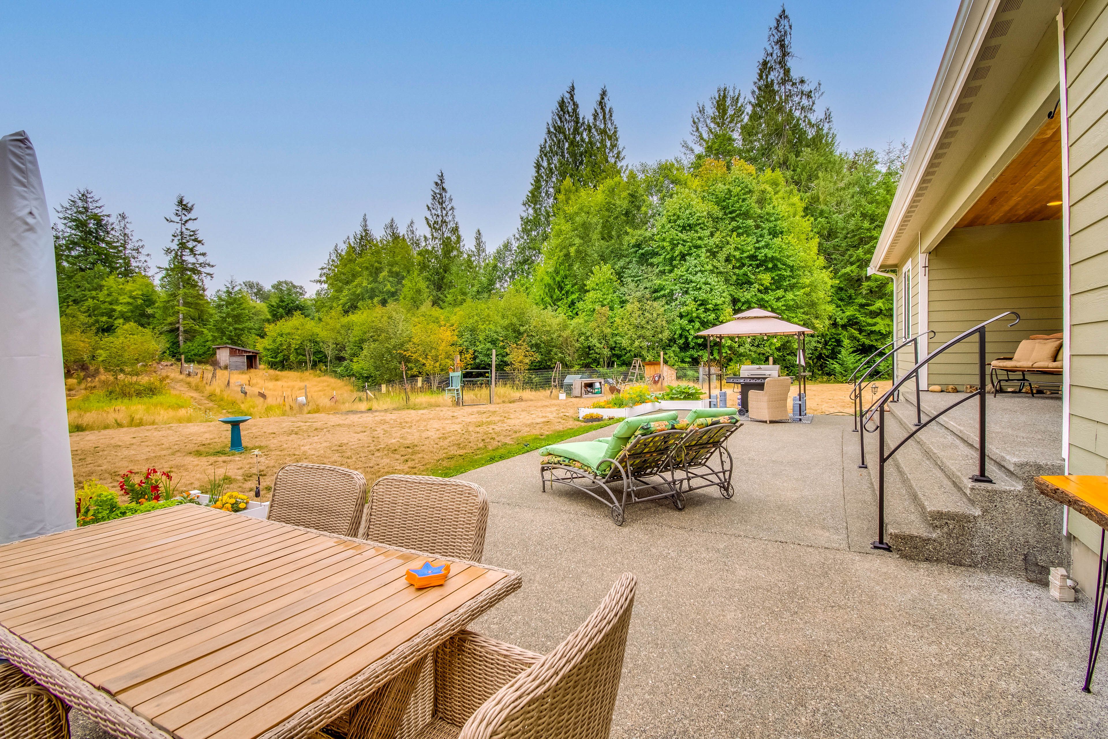 Private Backyard Area | Propane Grill | Dining Area | Outdoor Games