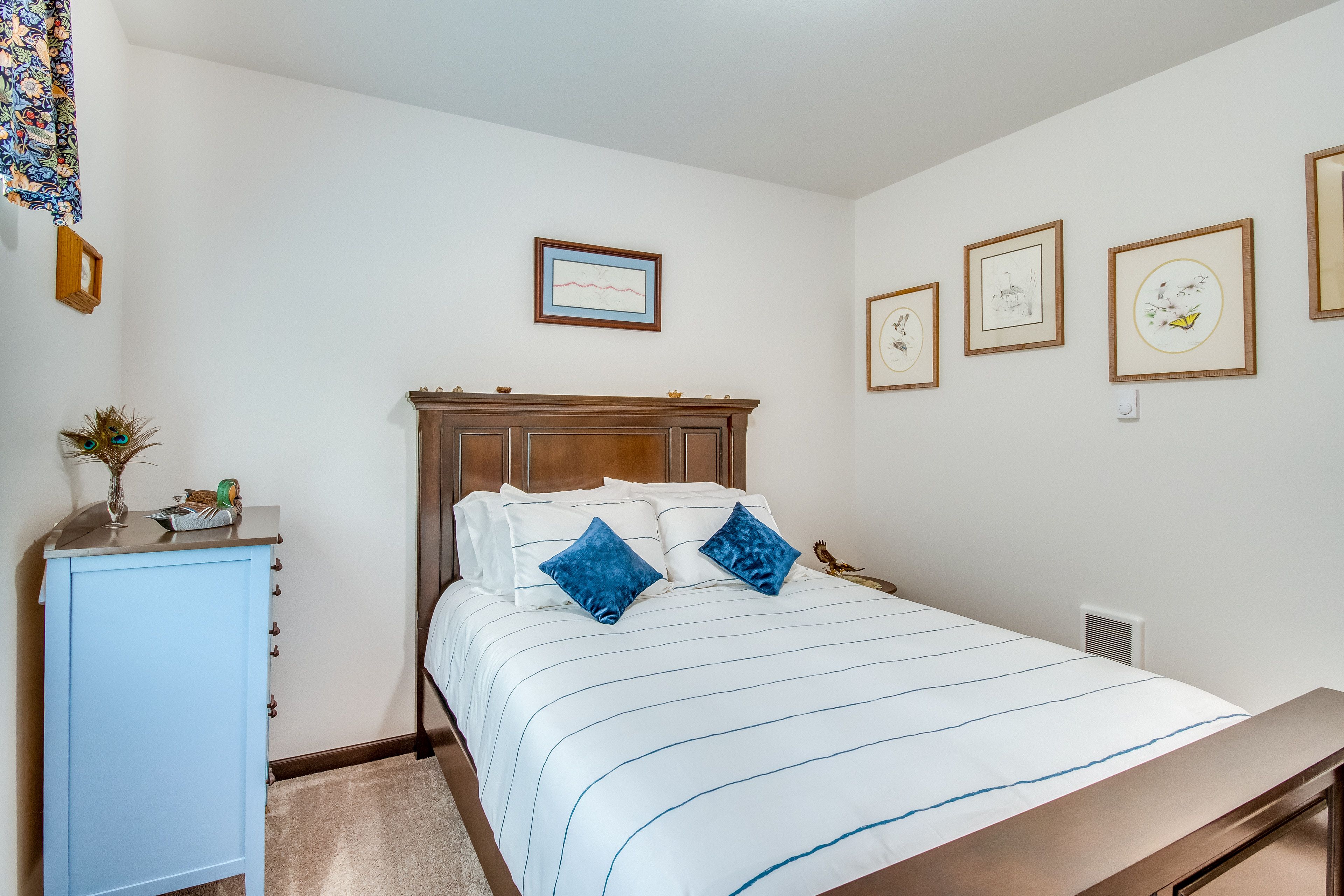 Bedroom 3 | Queen Bed