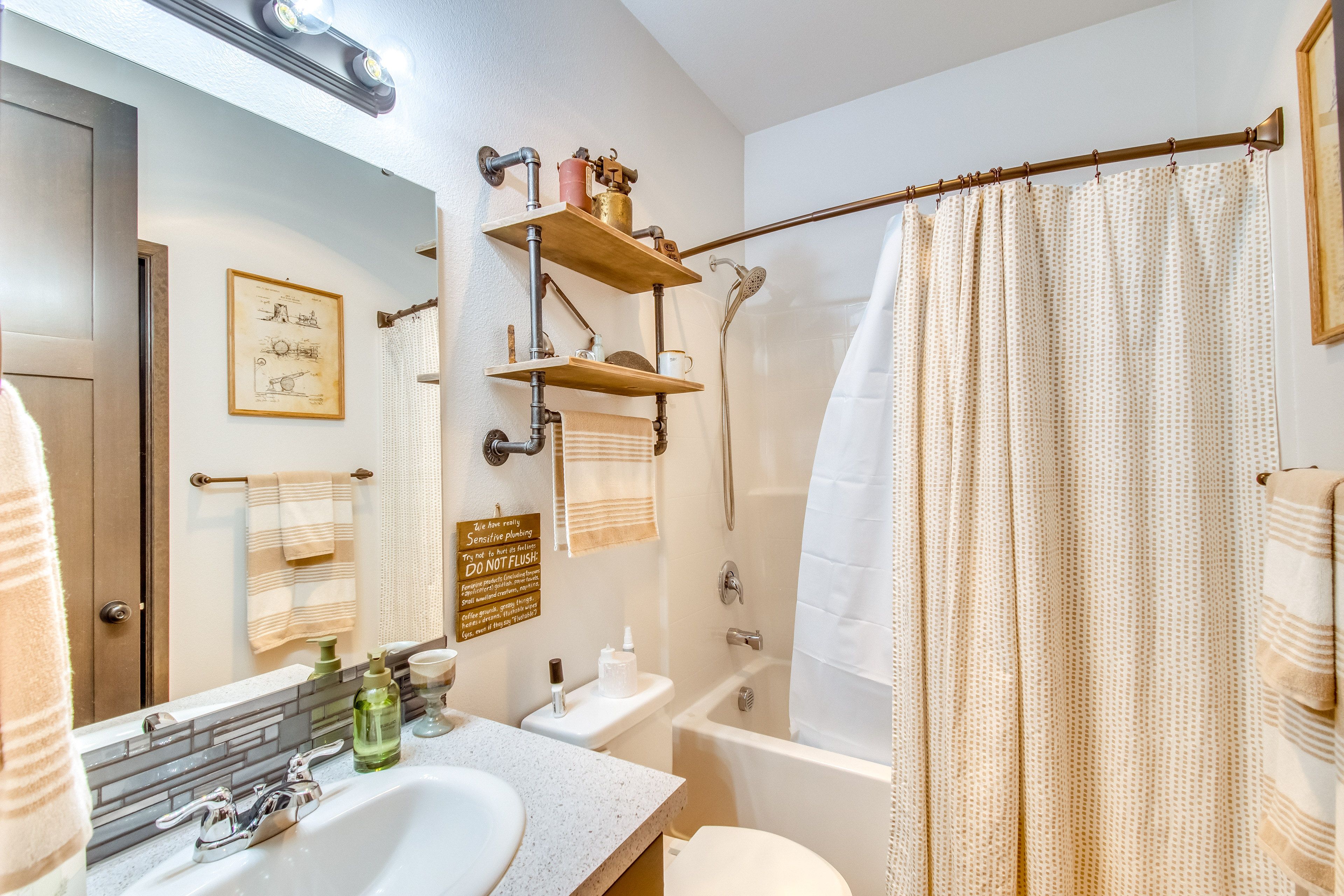 Full Bathroom | Shower/Tub Combo