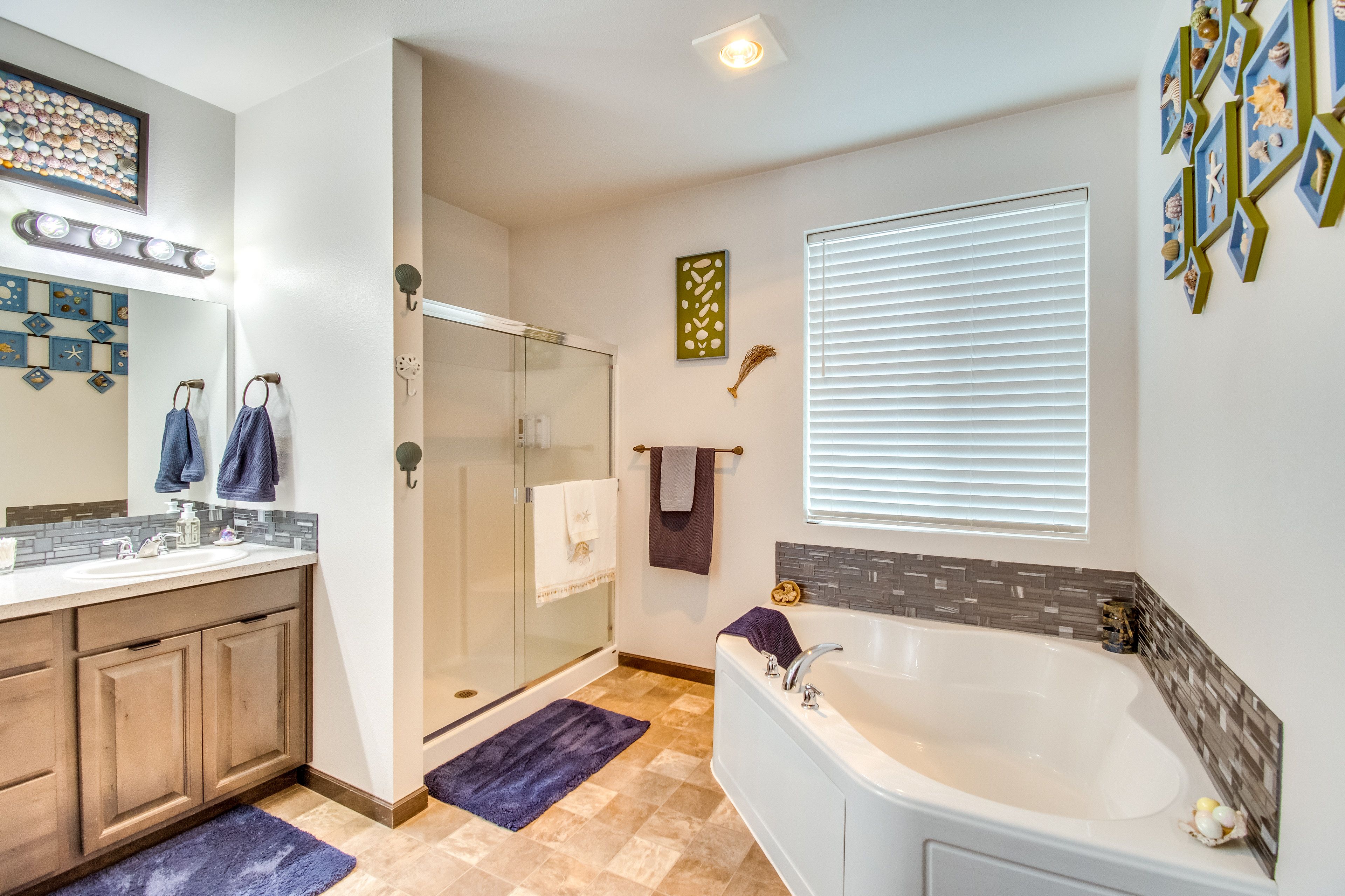 Full Bathroom | Separate Tub & Shower | Hair Dryer