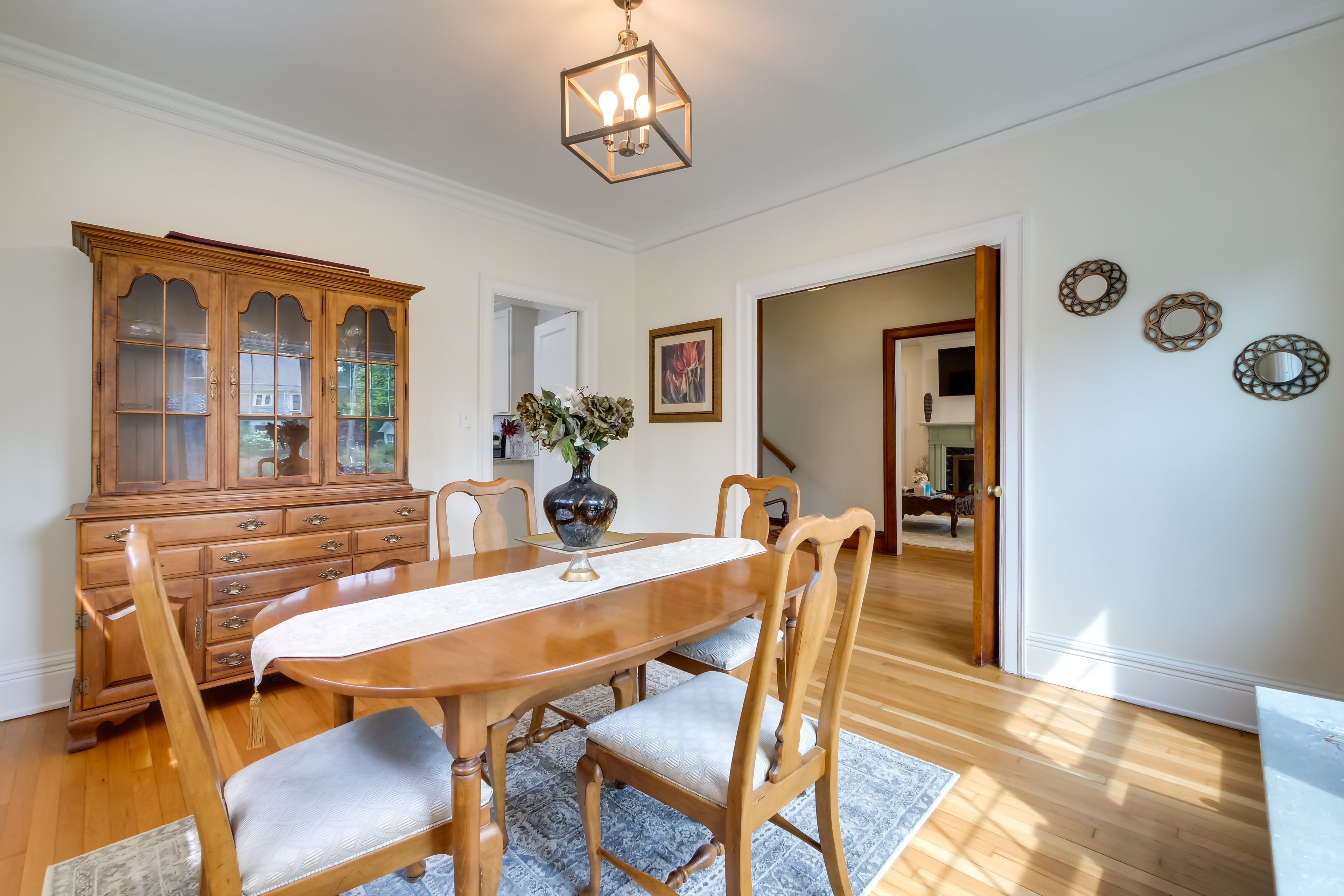 Dining Area | Dishware & Flatware Provided