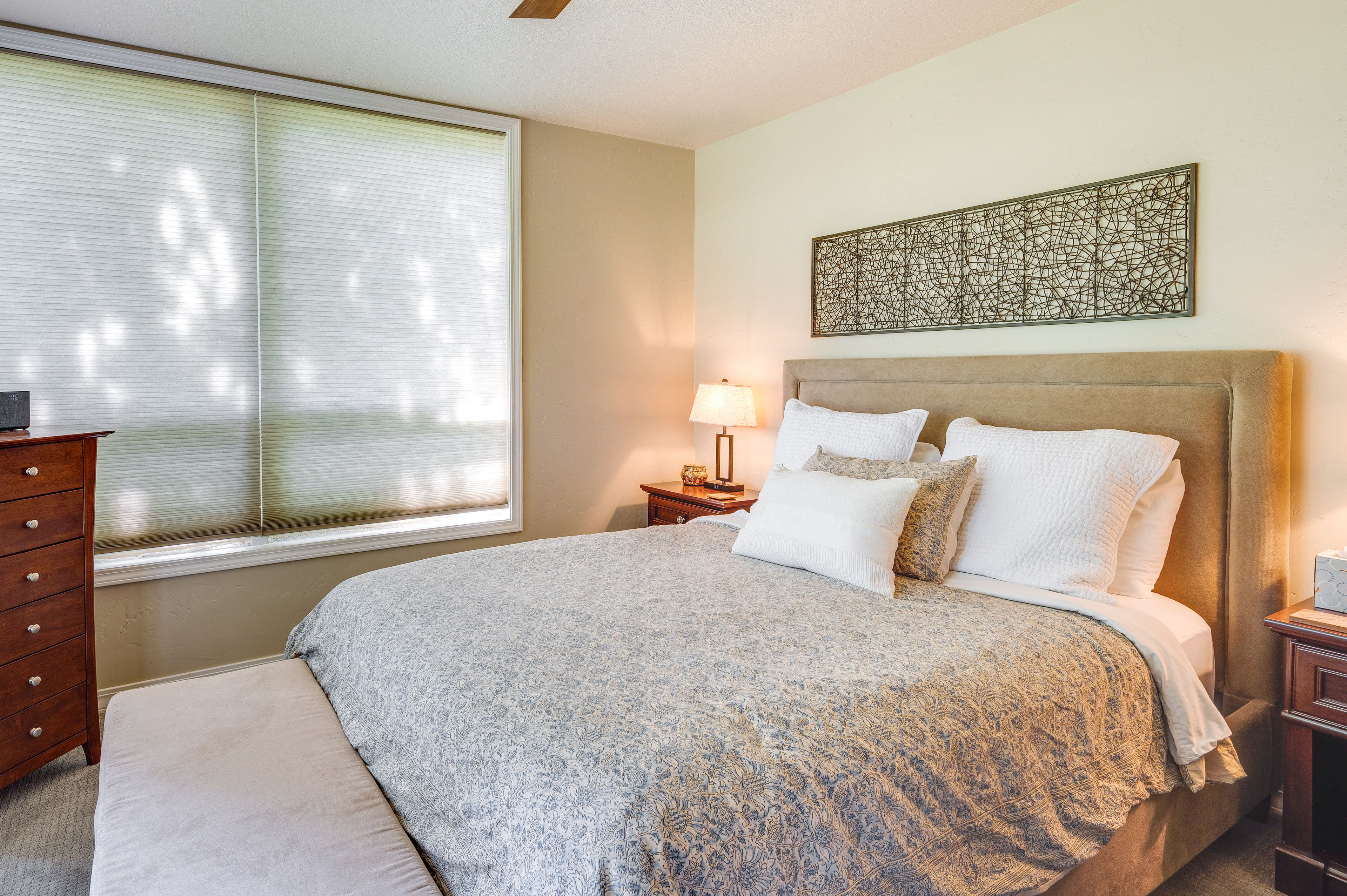 Bedroom | Queen Bed