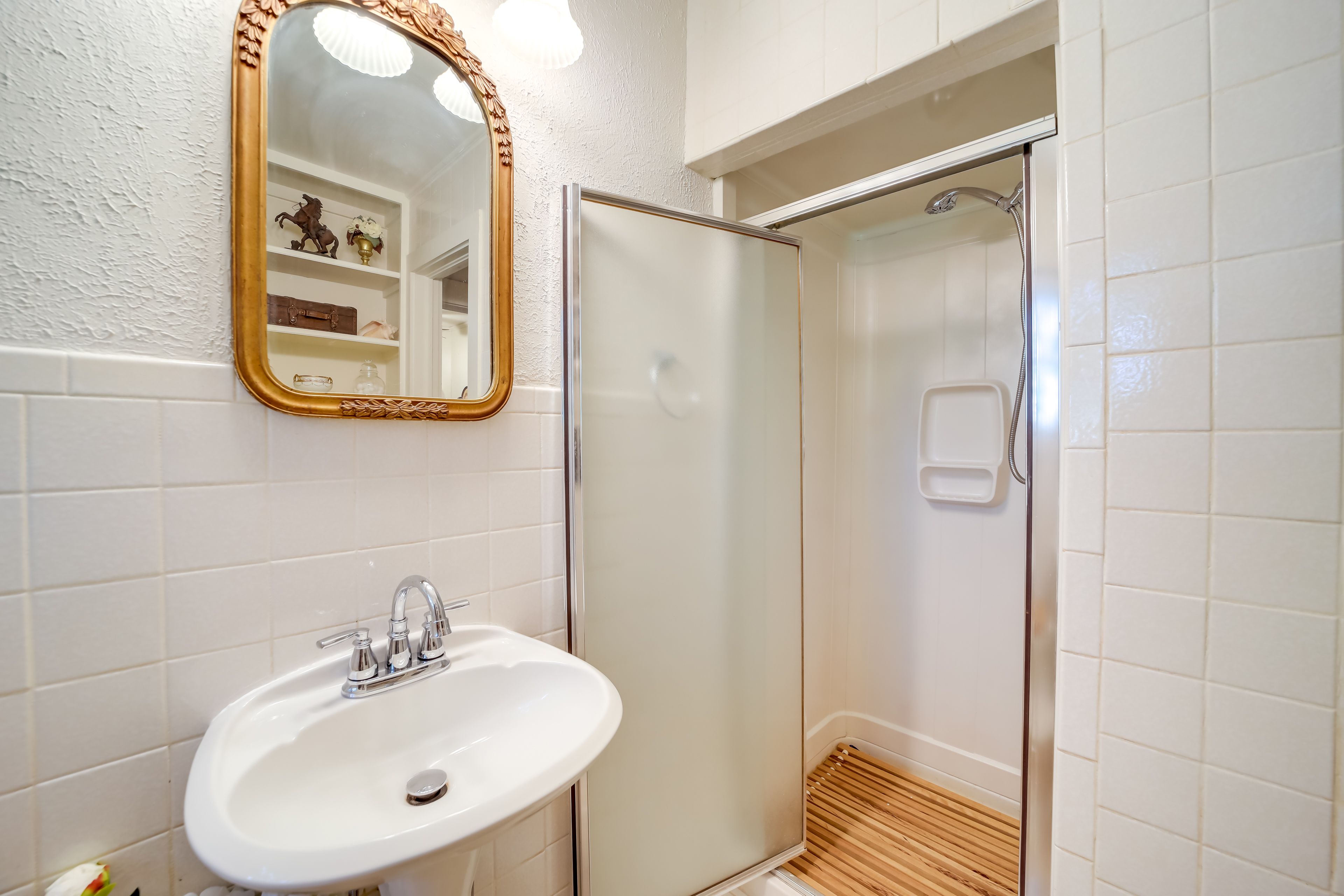 Bathroom | Towels | Complimentary Toiletries | Hair Dryer
