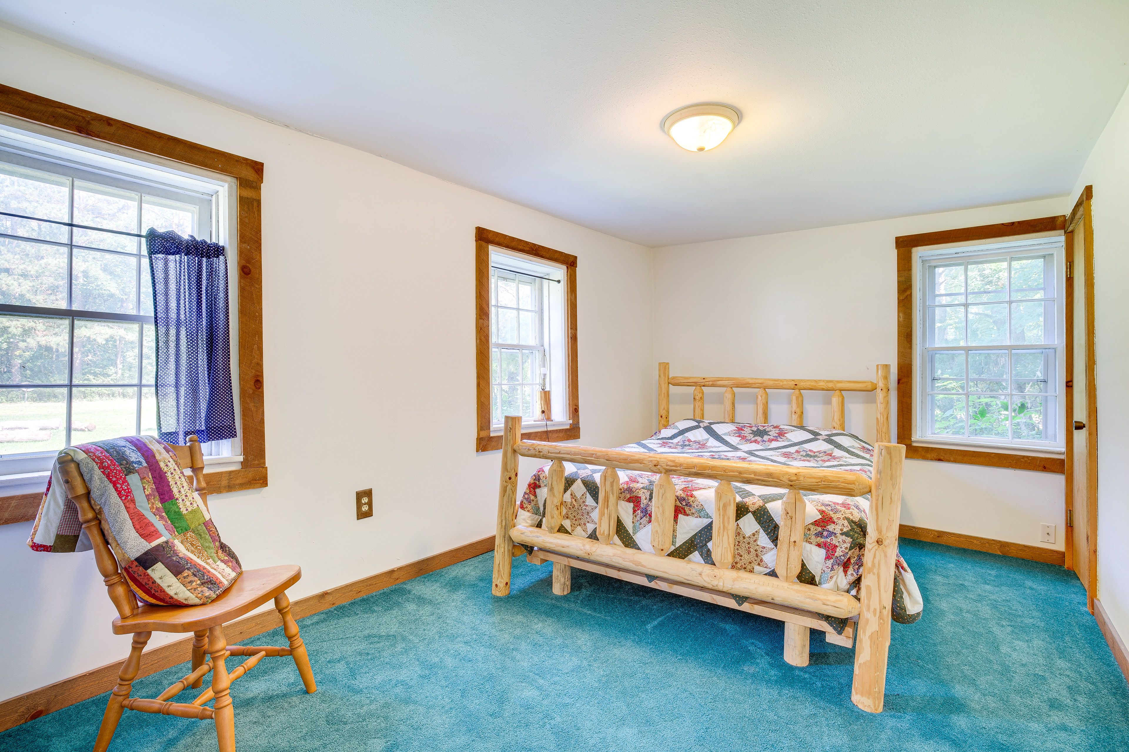 Bedroom 1 | Queen Bed | 1st Floor