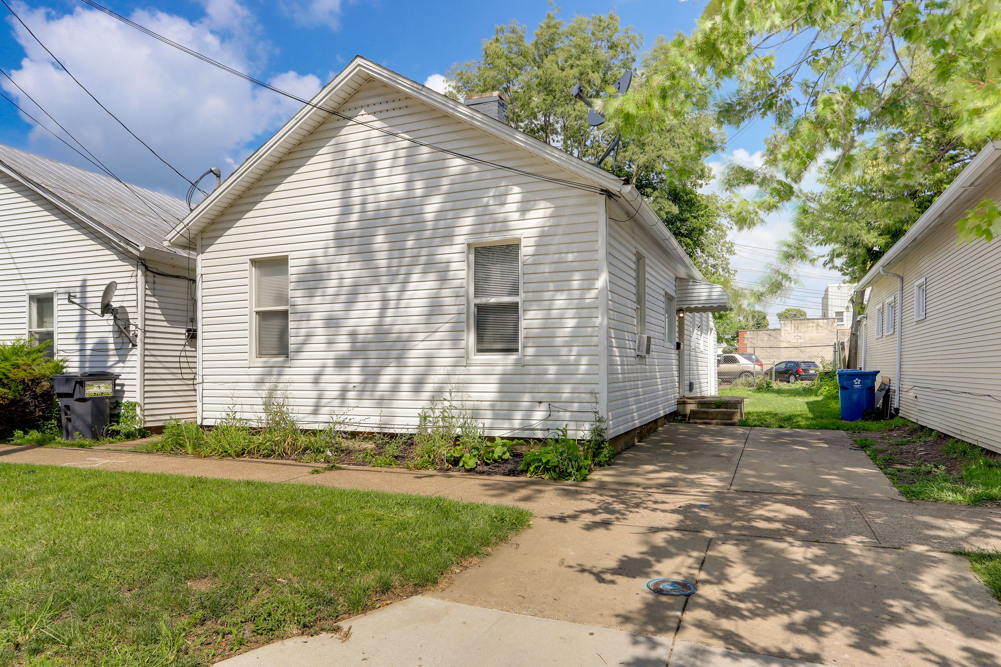 Parking | Driveway (1 Vehicle) | Free Street Parking (First-Come, First-Served)