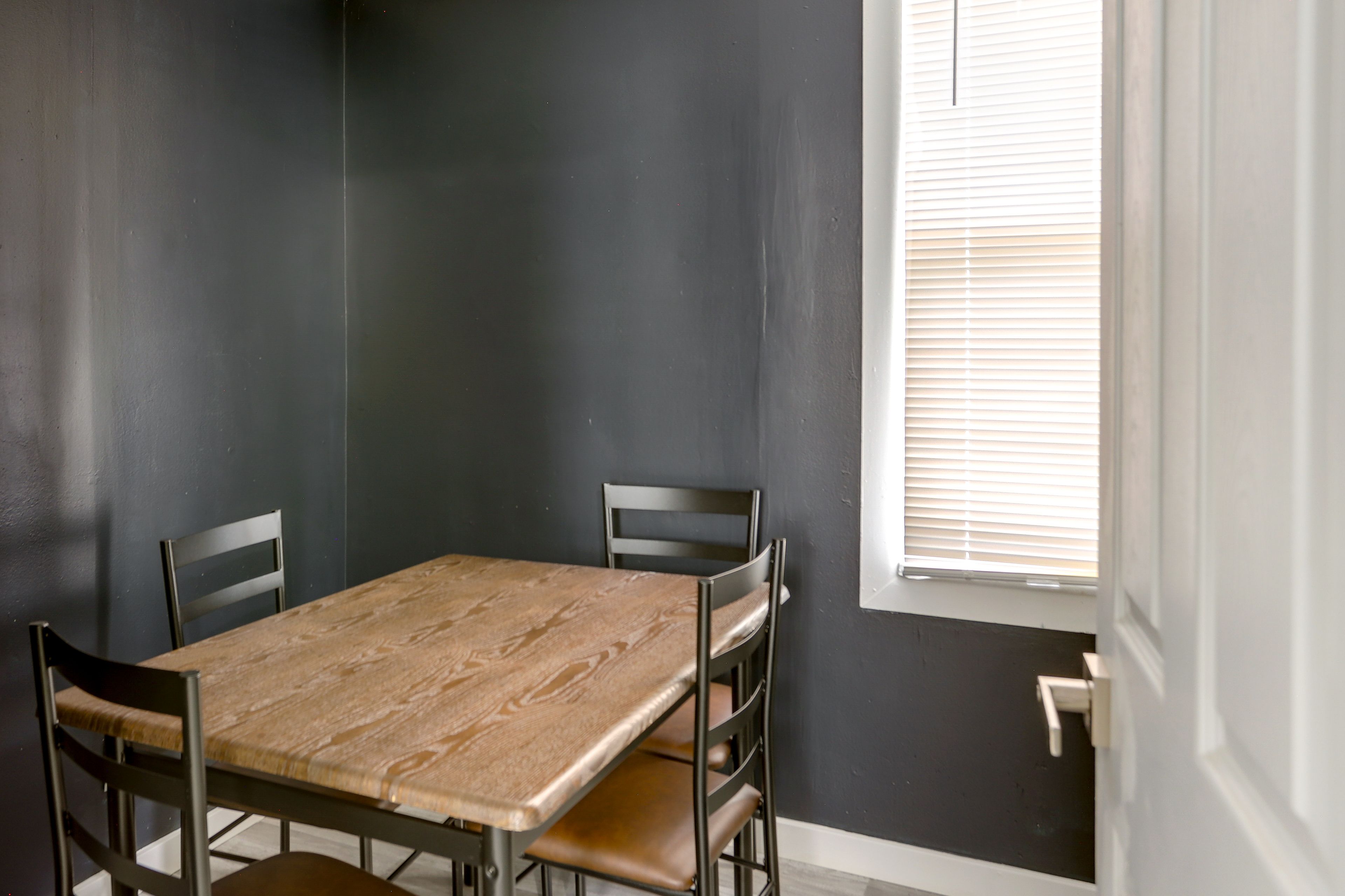 Dining Room | Dishware/Flatware Provided