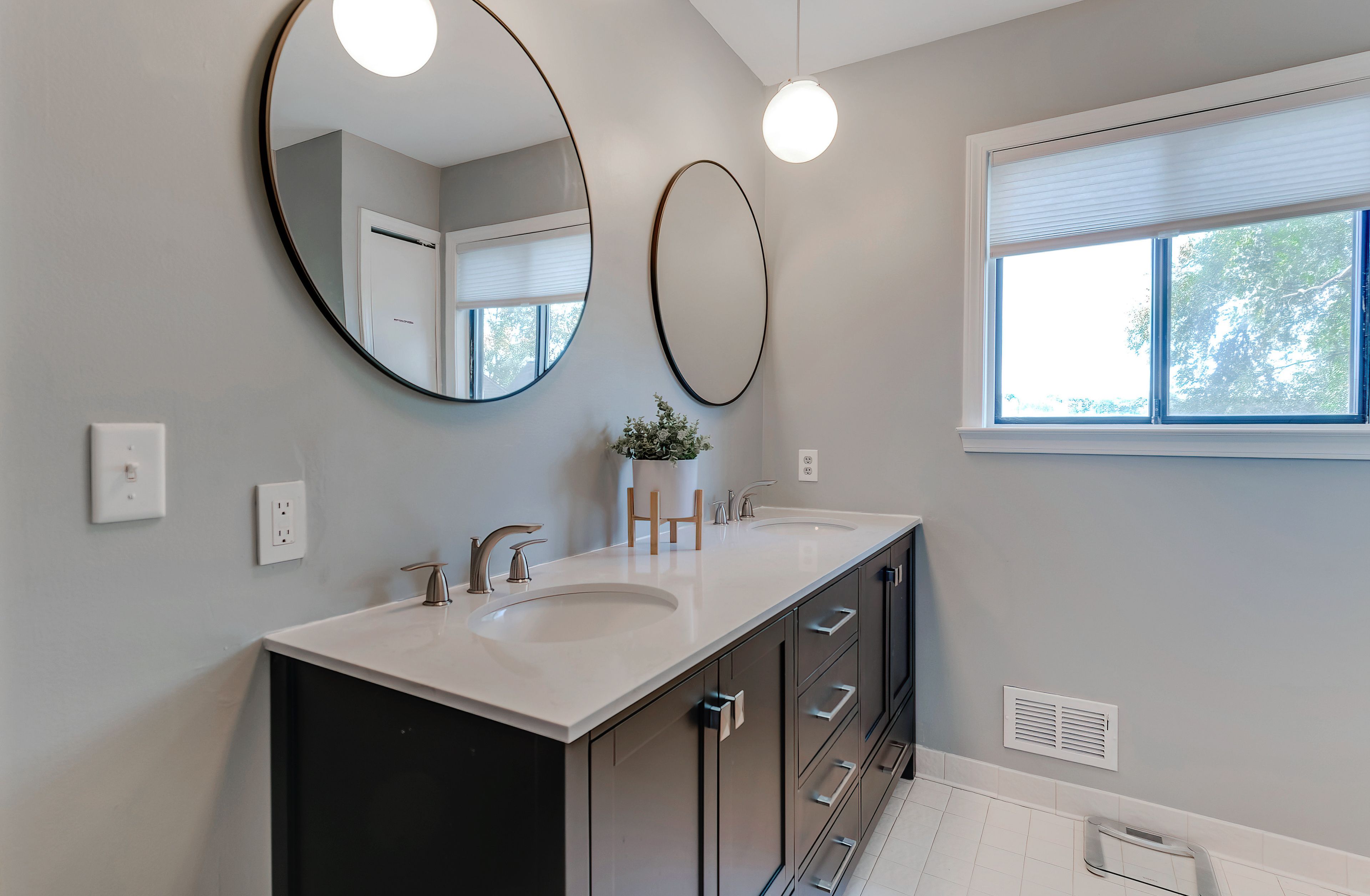 Full Bath | Towels Provided | Toiletries
