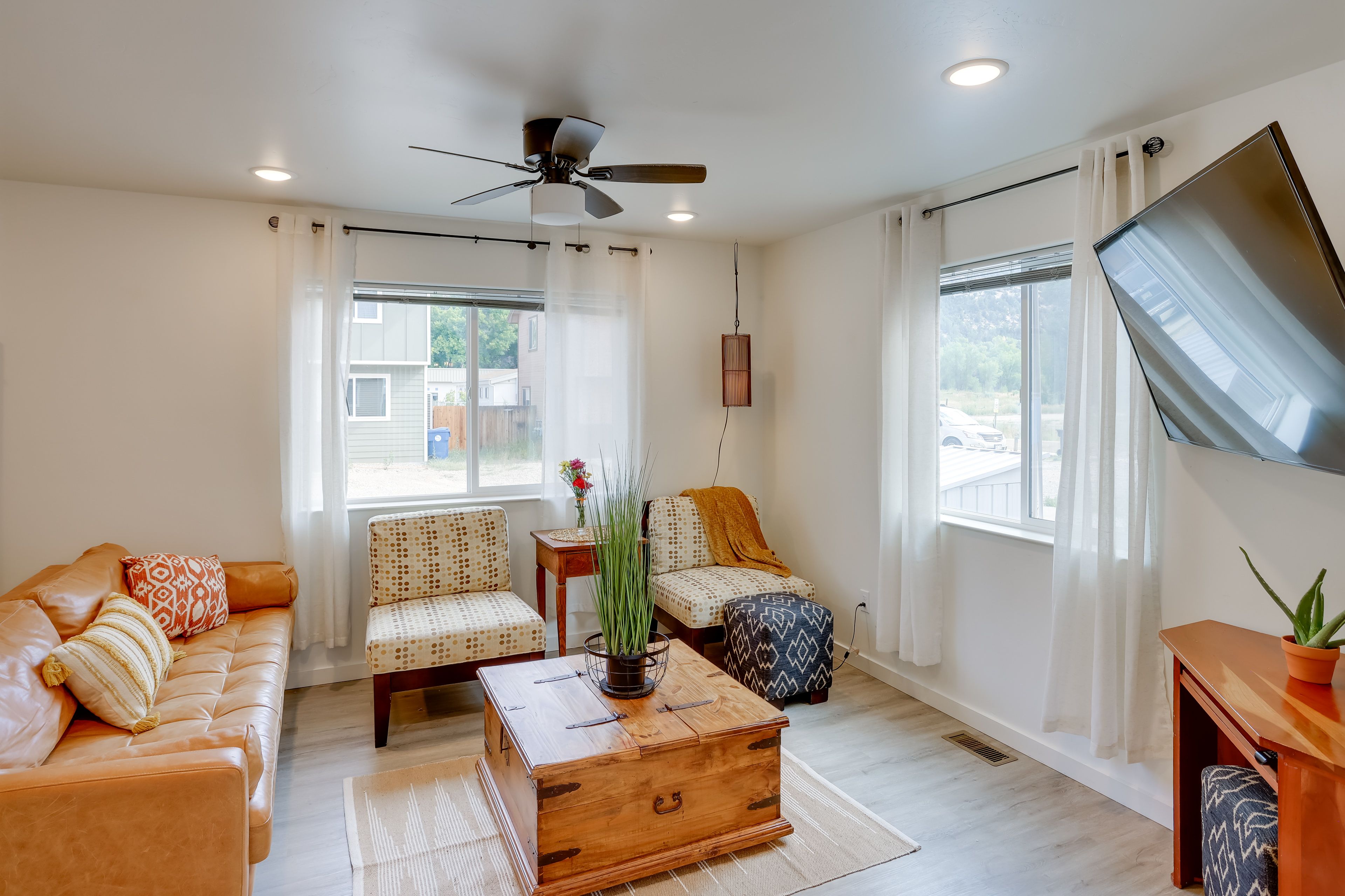 Dolores Vacation Rental | 3BR | 2.5BA | 1,324 Sq Ft | 2 Steps Required to Enter