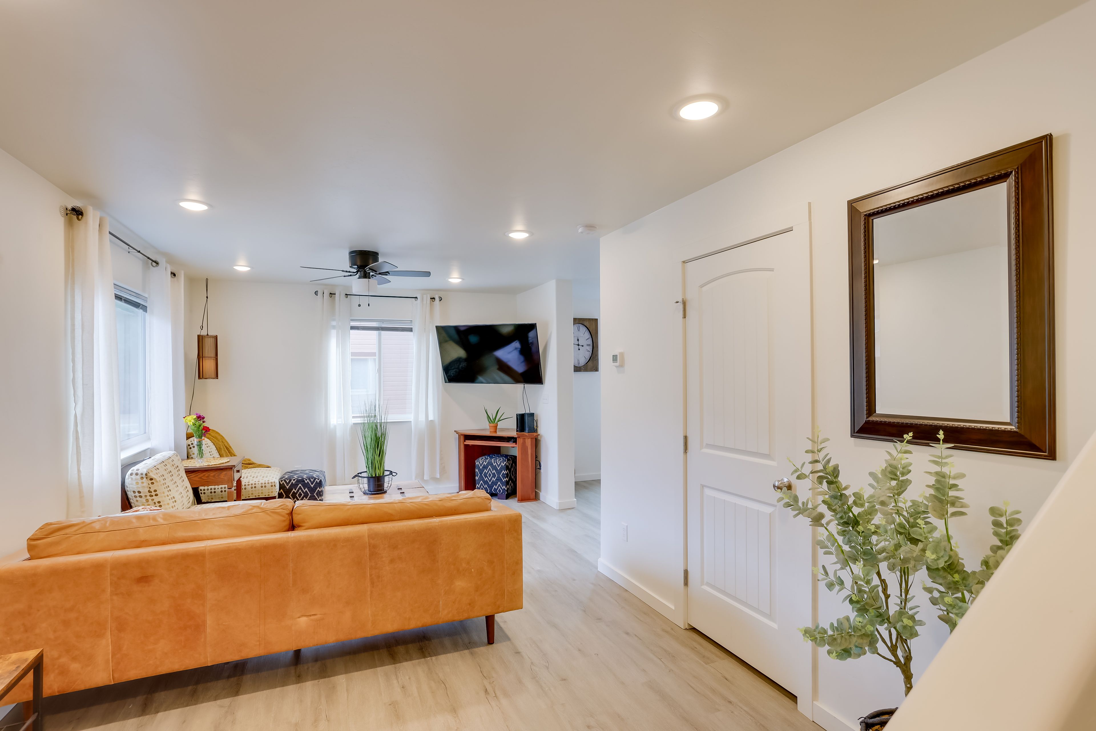 Living Room | Sleeper Sofa | 1st Floor | Netflix Connection