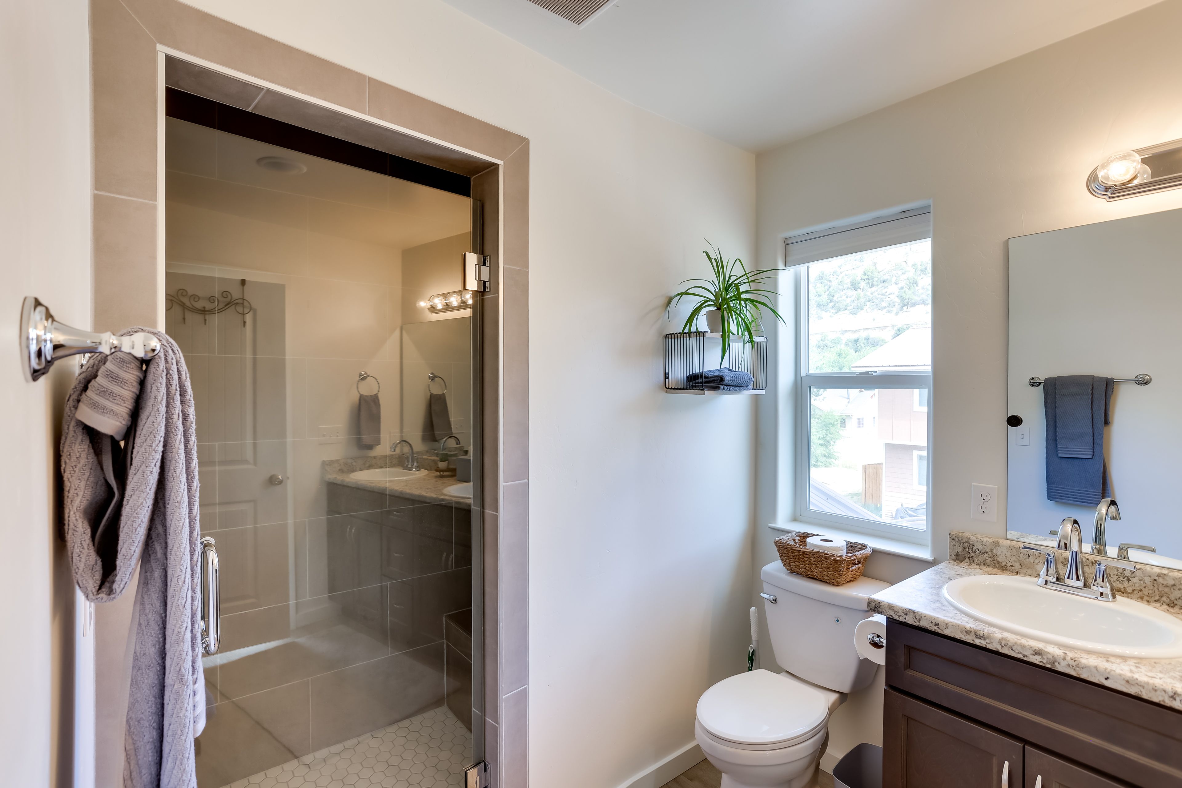 Full Bathroom | 2nd Floor | Access via Bedroom 1