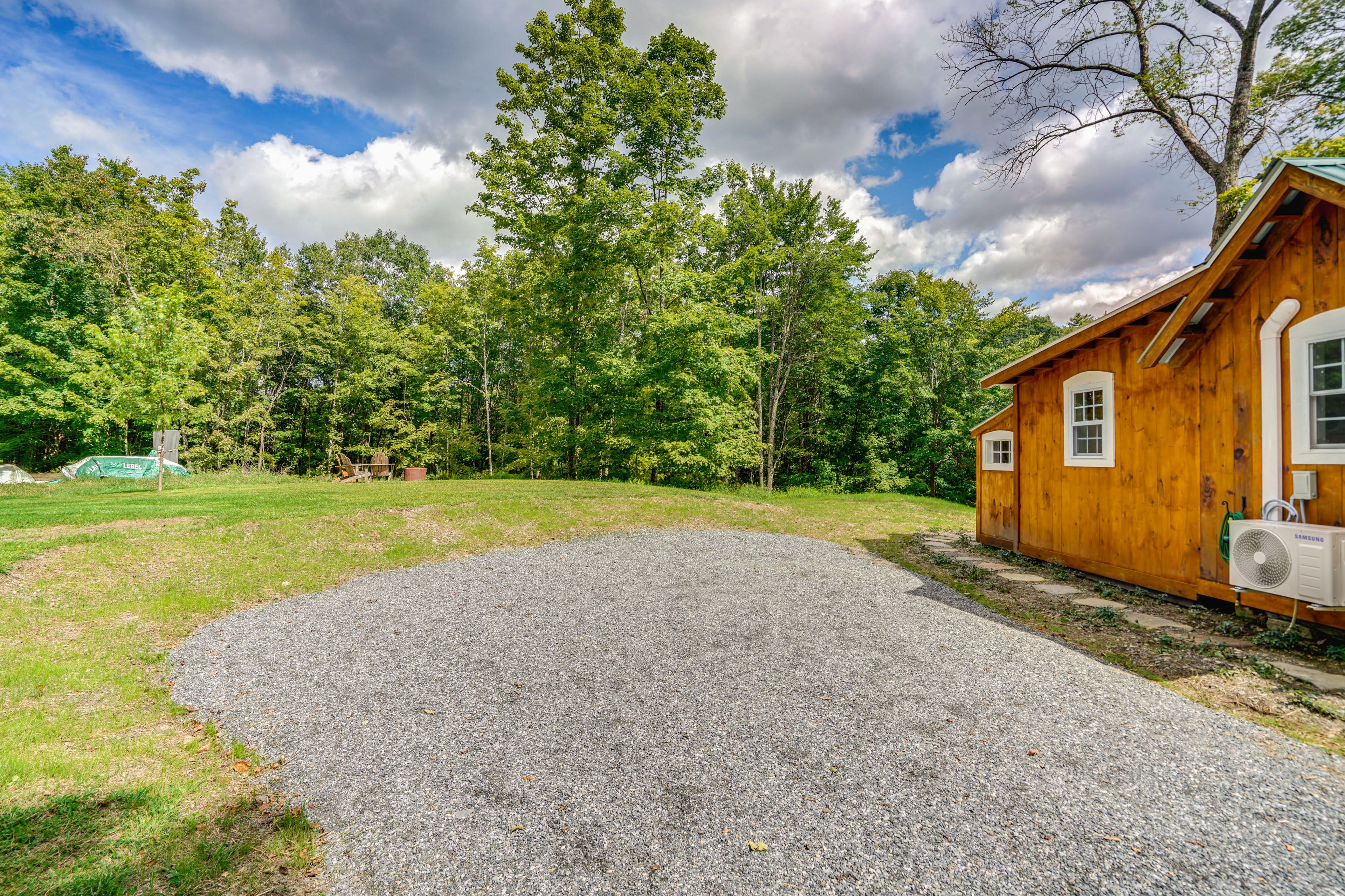 Parking | Gravel Driveway (2 Vehicles)