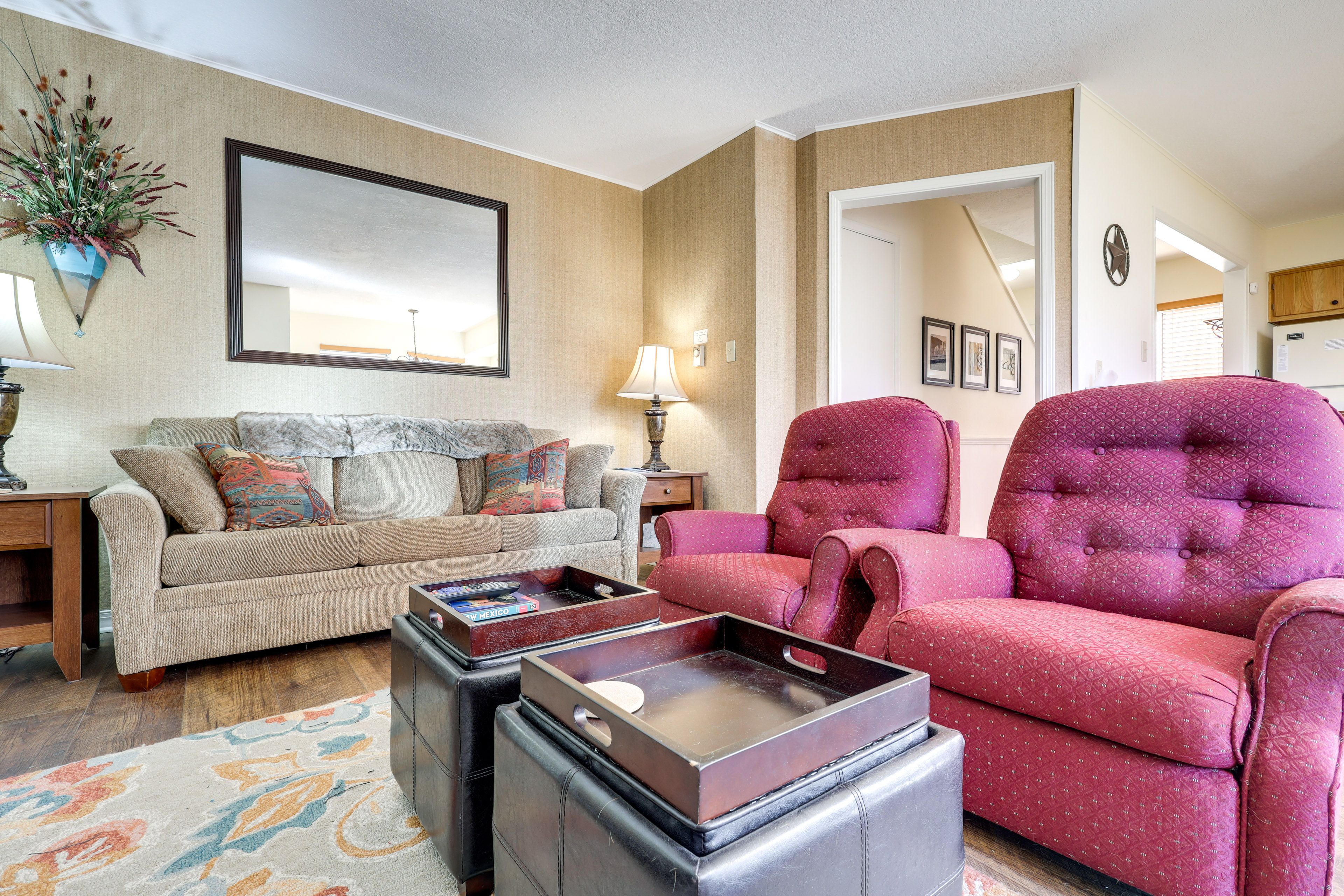 Living Room | Queen Sleeper Sofa | Free WiFi | Central A/C | Smart TV