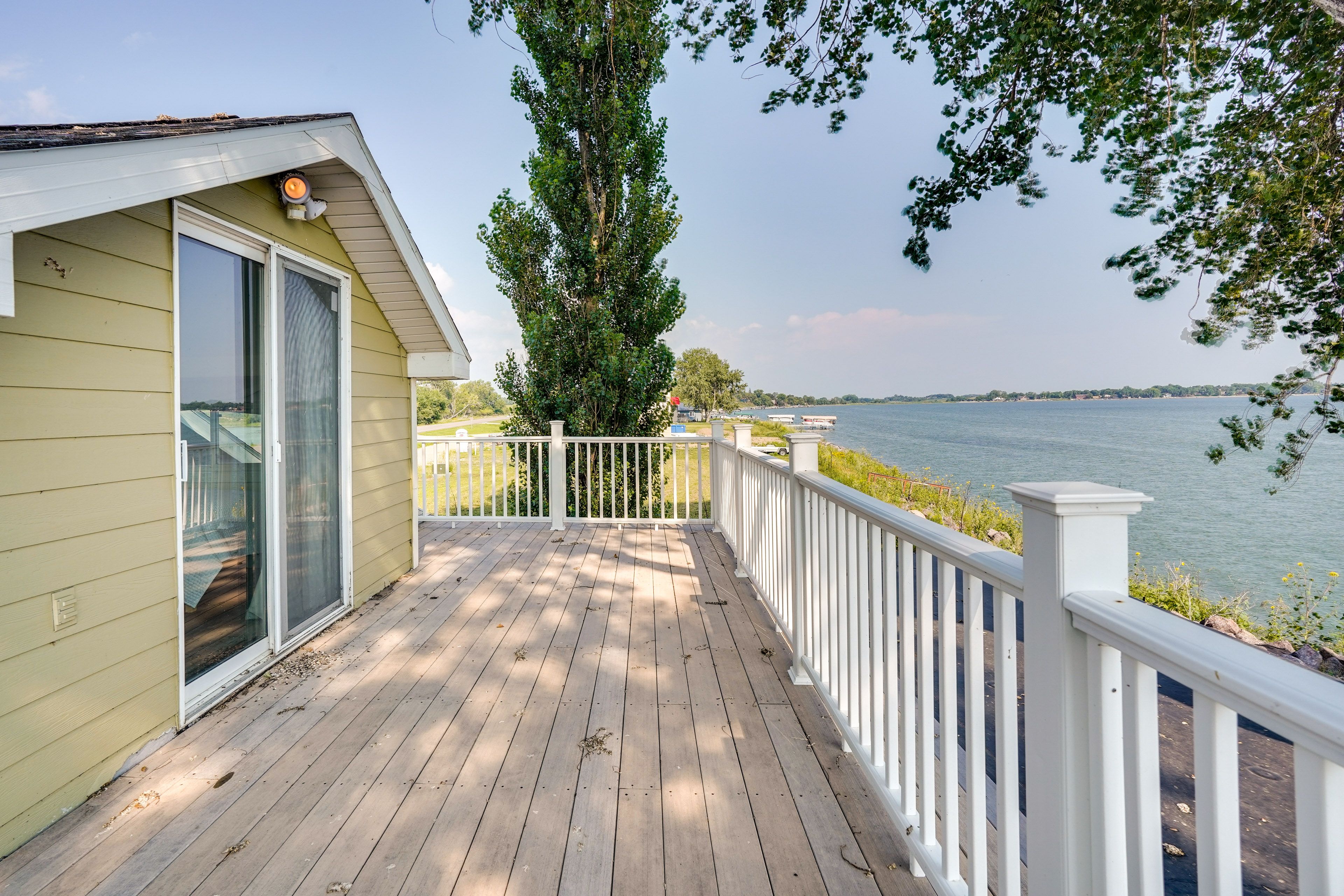 Upper Deck | Panoramic Lake Views