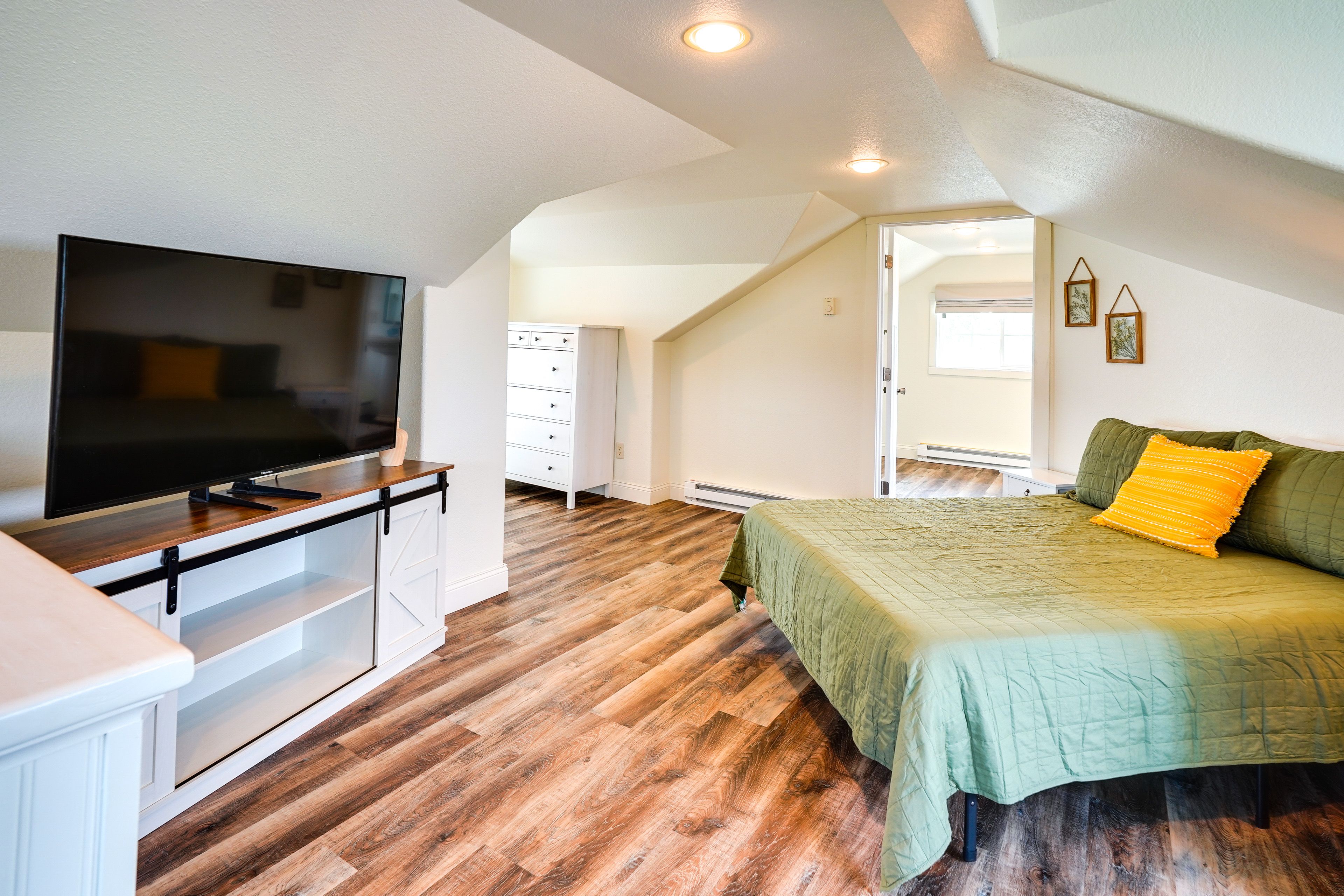 Loft | Upper Level | Queen Bed | 2 Twin Beds | Pack 'n Play Available